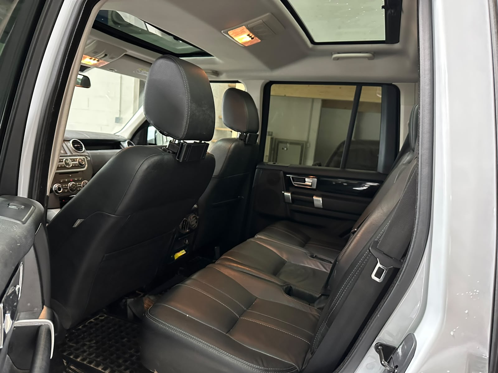 LAND ROVER Discovery 3.0 SDV6 Graphite Automatic-image-9