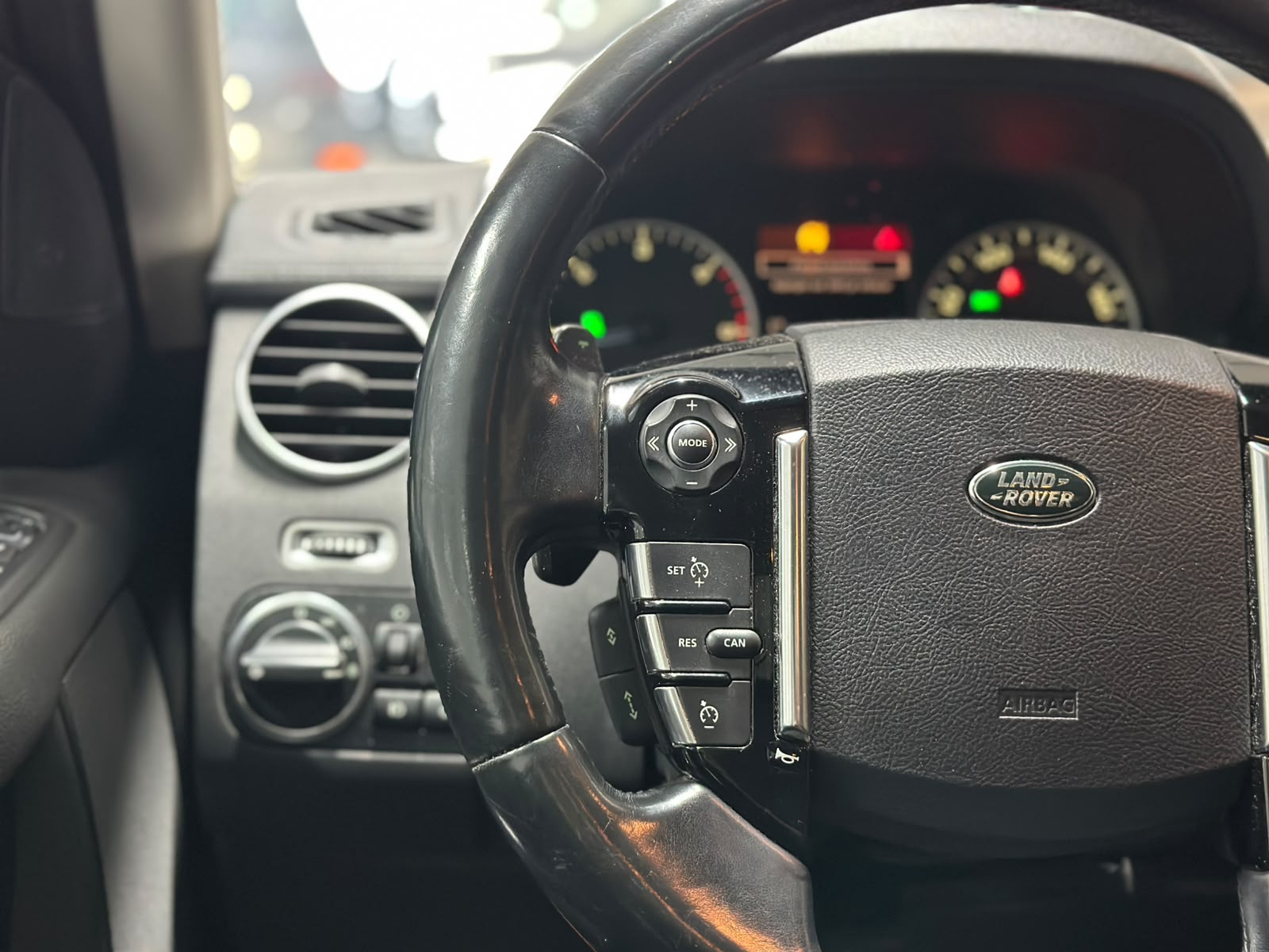 LAND ROVER Discovery 3.0 SDV6 Graphite Automatic-image-13