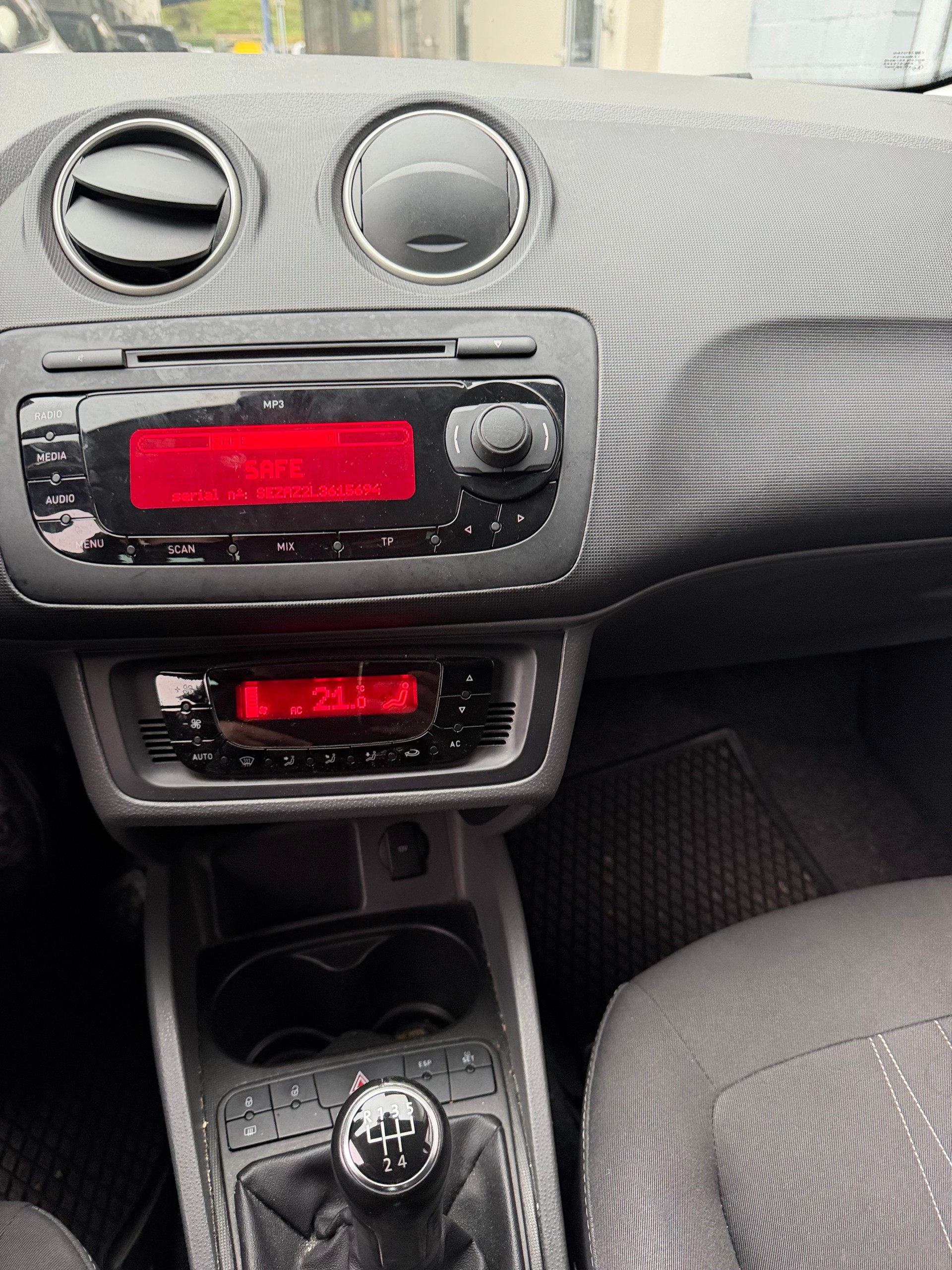 SEAT Ibiza ST 1.2 TSI Sport-image-12