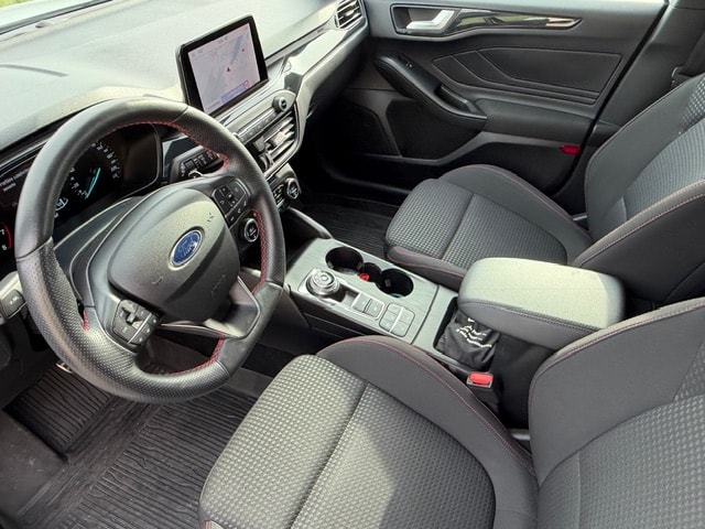FORD Focus 1.0 SCTi ST Line Automatic-image-11
