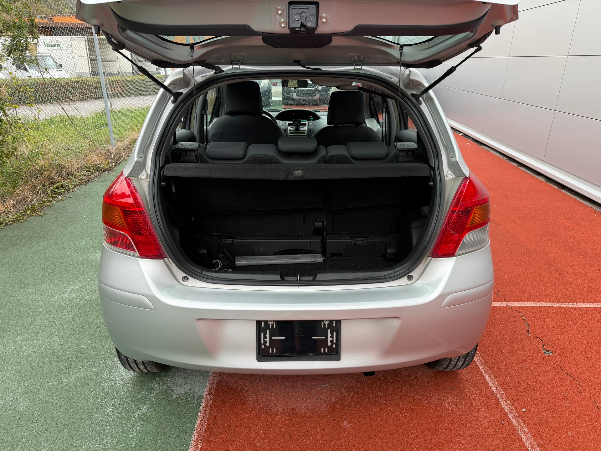 TOYOTA Yaris 1.33 Linea Sol-image-12