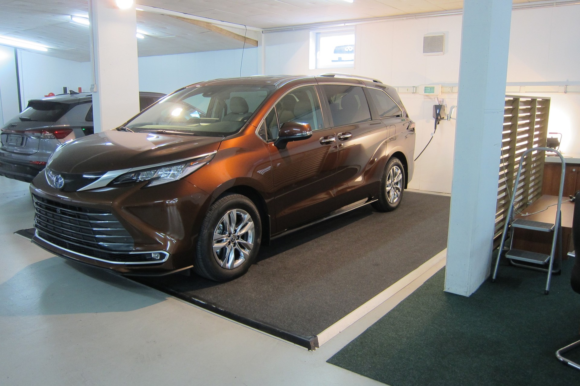 TOYOTA SIENNA HYBRID AWD LIMITED TECHNOLOGY-PAKET-image-2