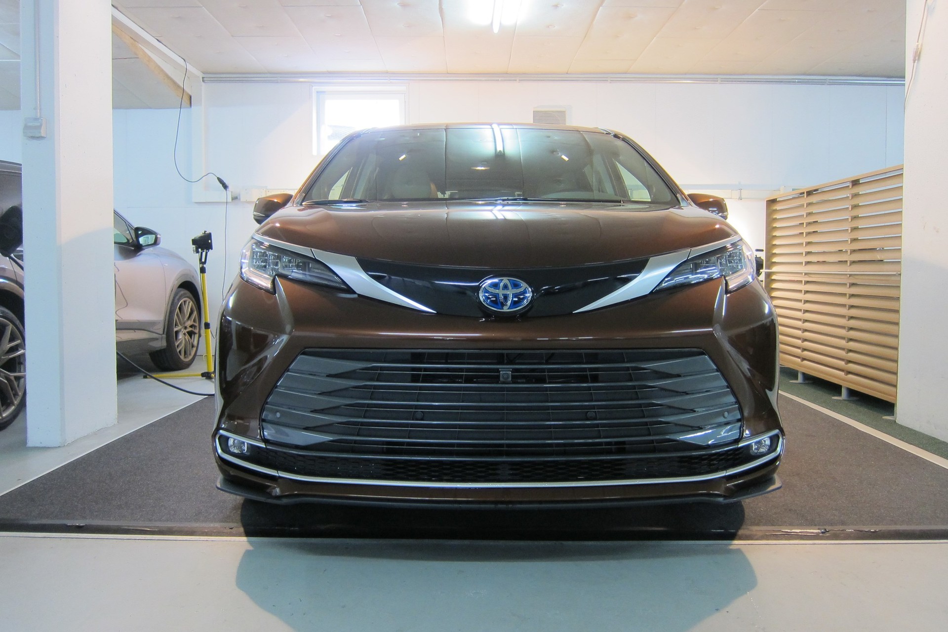 TOYOTA SIENNA HYBRID AWD LIMITED TECHNOLOGY-PAKET