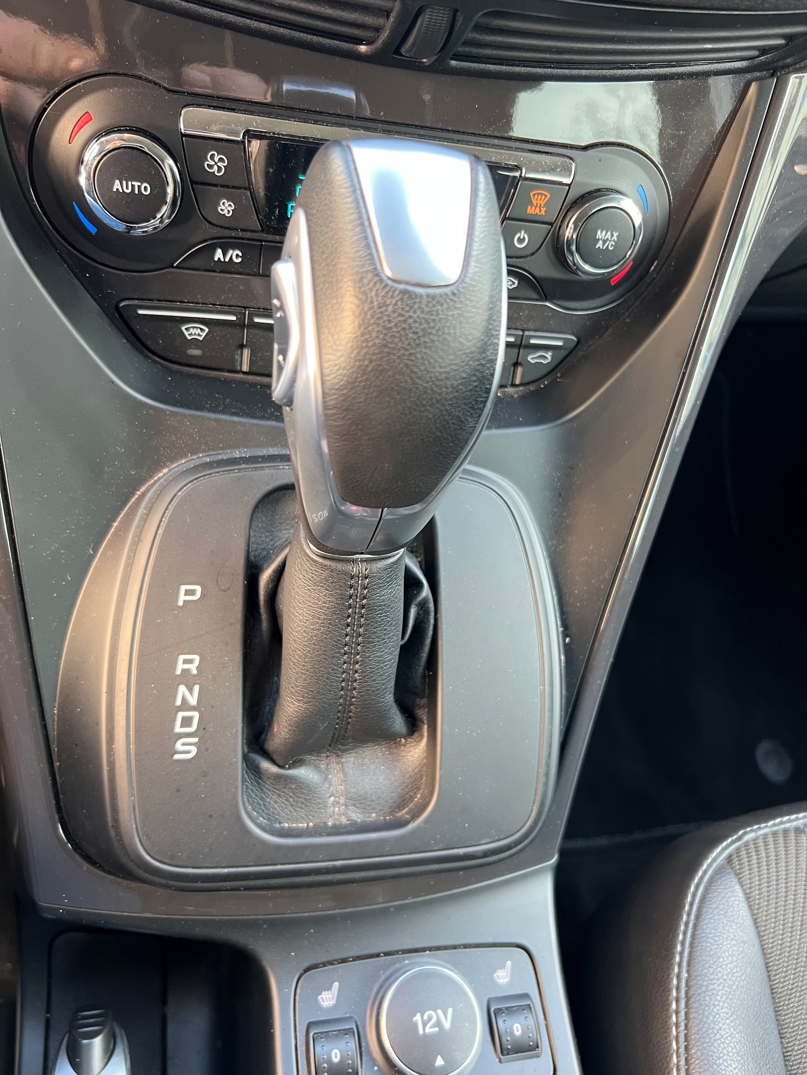 FORD Kuga 2.0 TDCi Titanium S 4WD PowerShift-image-19