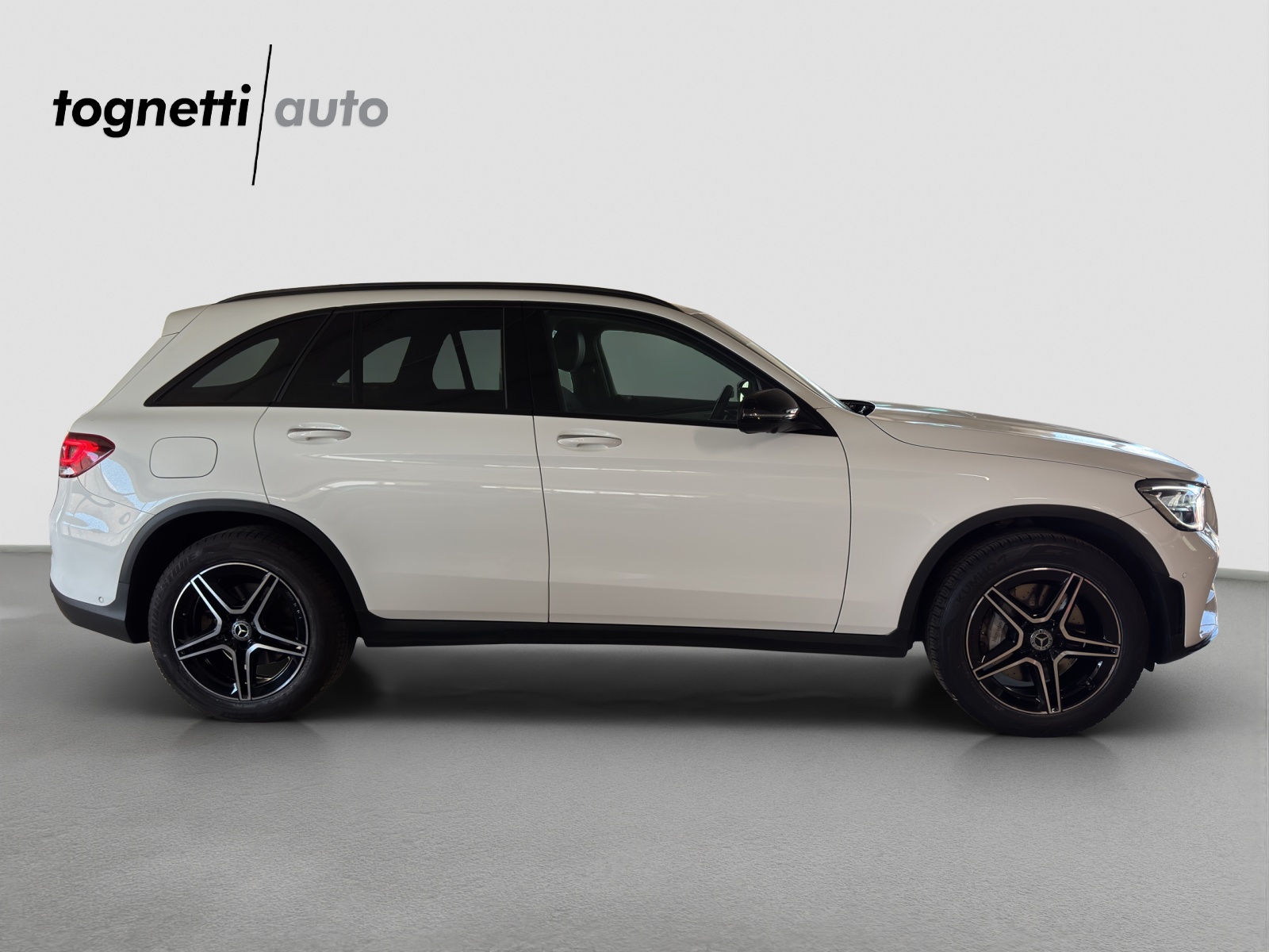 MERCEDES-BENZ GLC 200 4Matic Night Star 9G-Tronic-image-2
