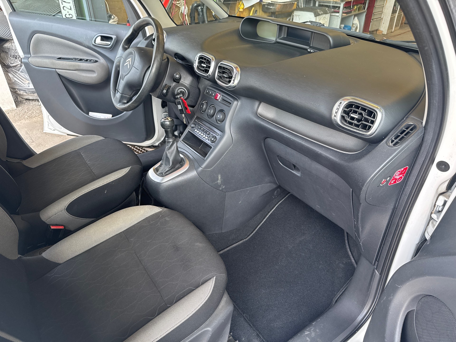 CITROEN C3 Picasso 1.6i 16V Séduction-image-9