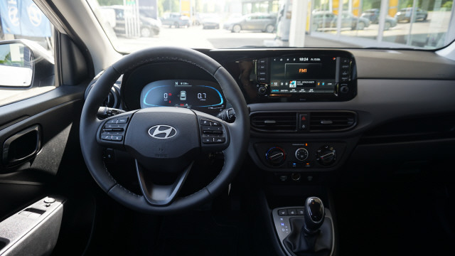 HYUNDAI i10 1.2 Amplia Aut.-image-10