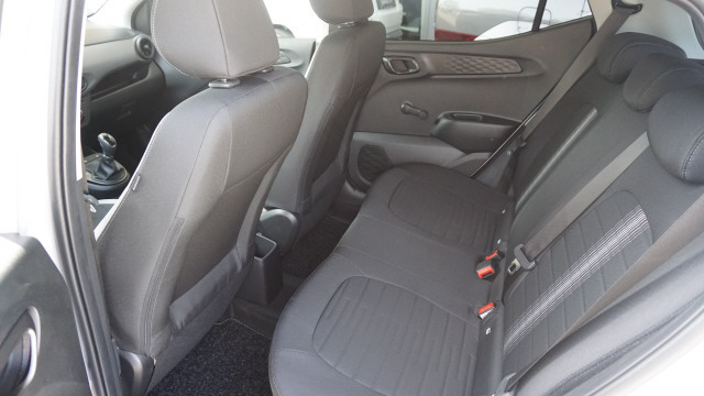 HYUNDAI i10 1.2 Amplia Aut.-image-8