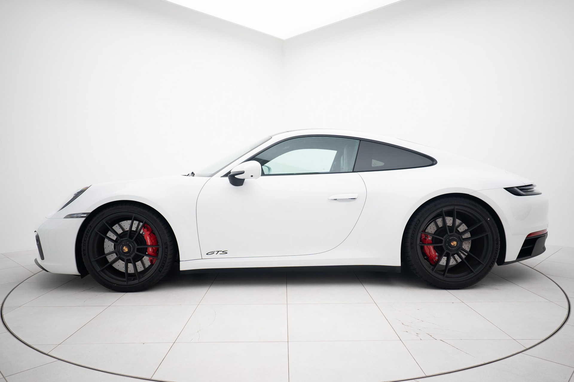 PORSCHE 911 Carrera GTS-image-1