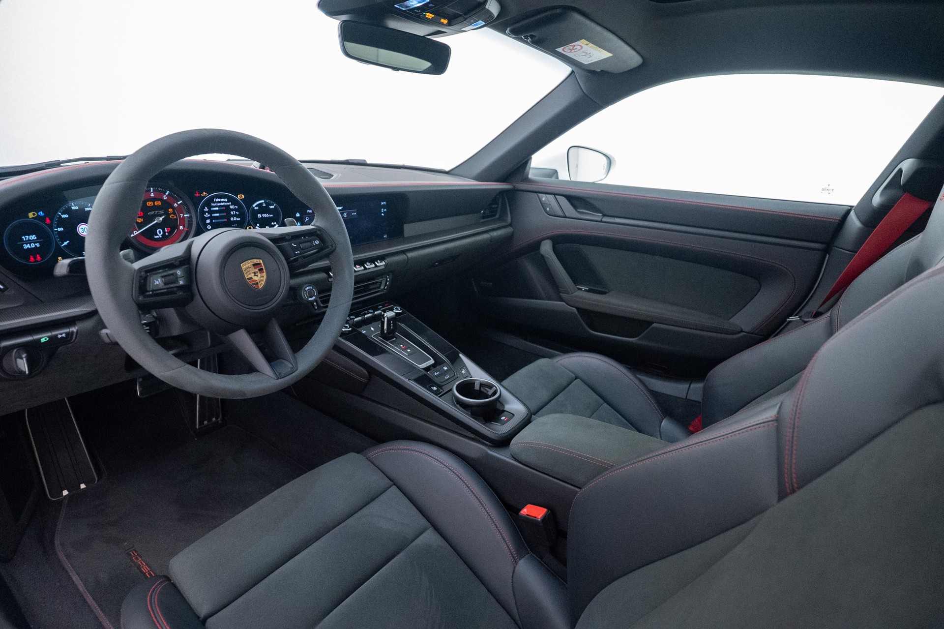PORSCHE 911 Carrera GTS-image-5