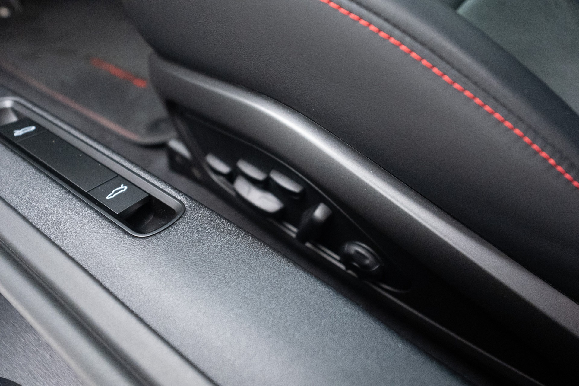 PORSCHE 911 Carrera GTS-image-9