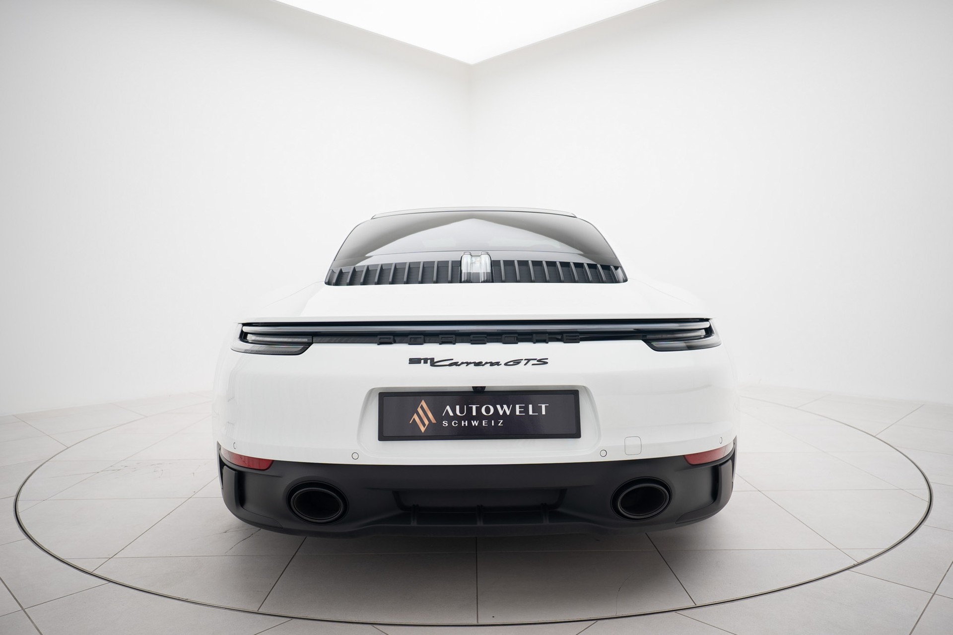 PORSCHE 911 Carrera GTS-image-3