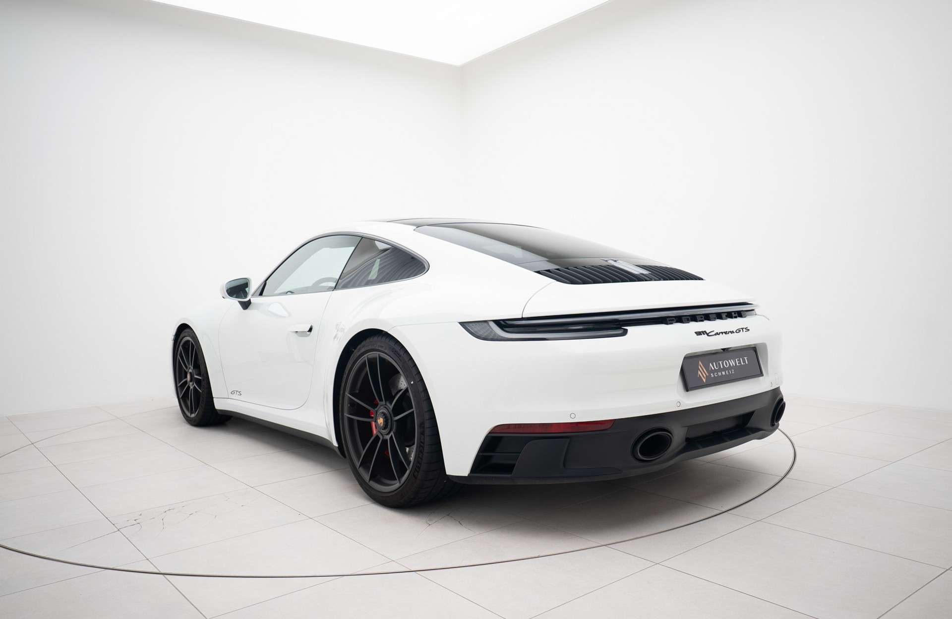 PORSCHE 911 Carrera GTS-image-2