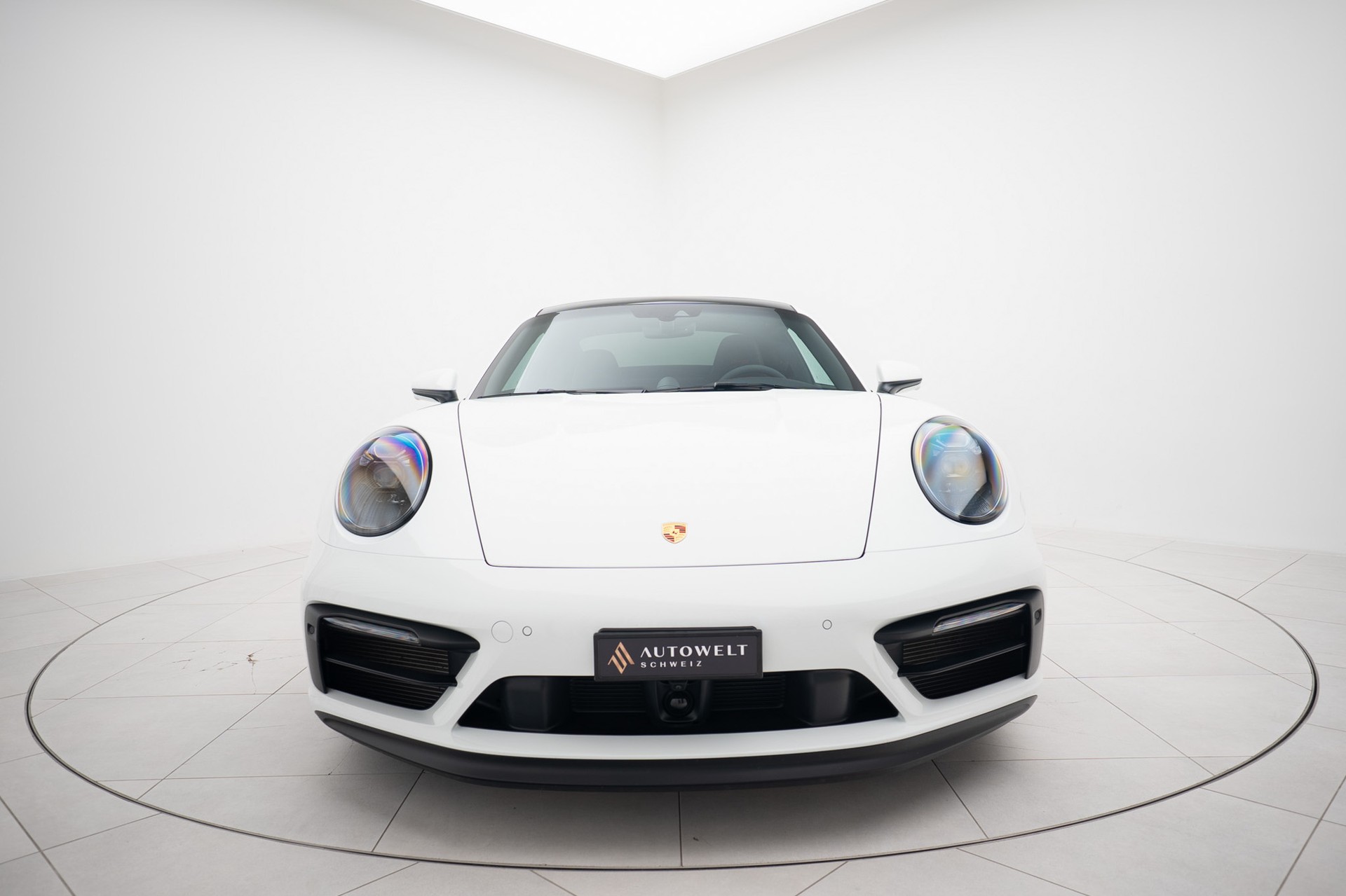 PORSCHE 911 Carrera GTS-image-4