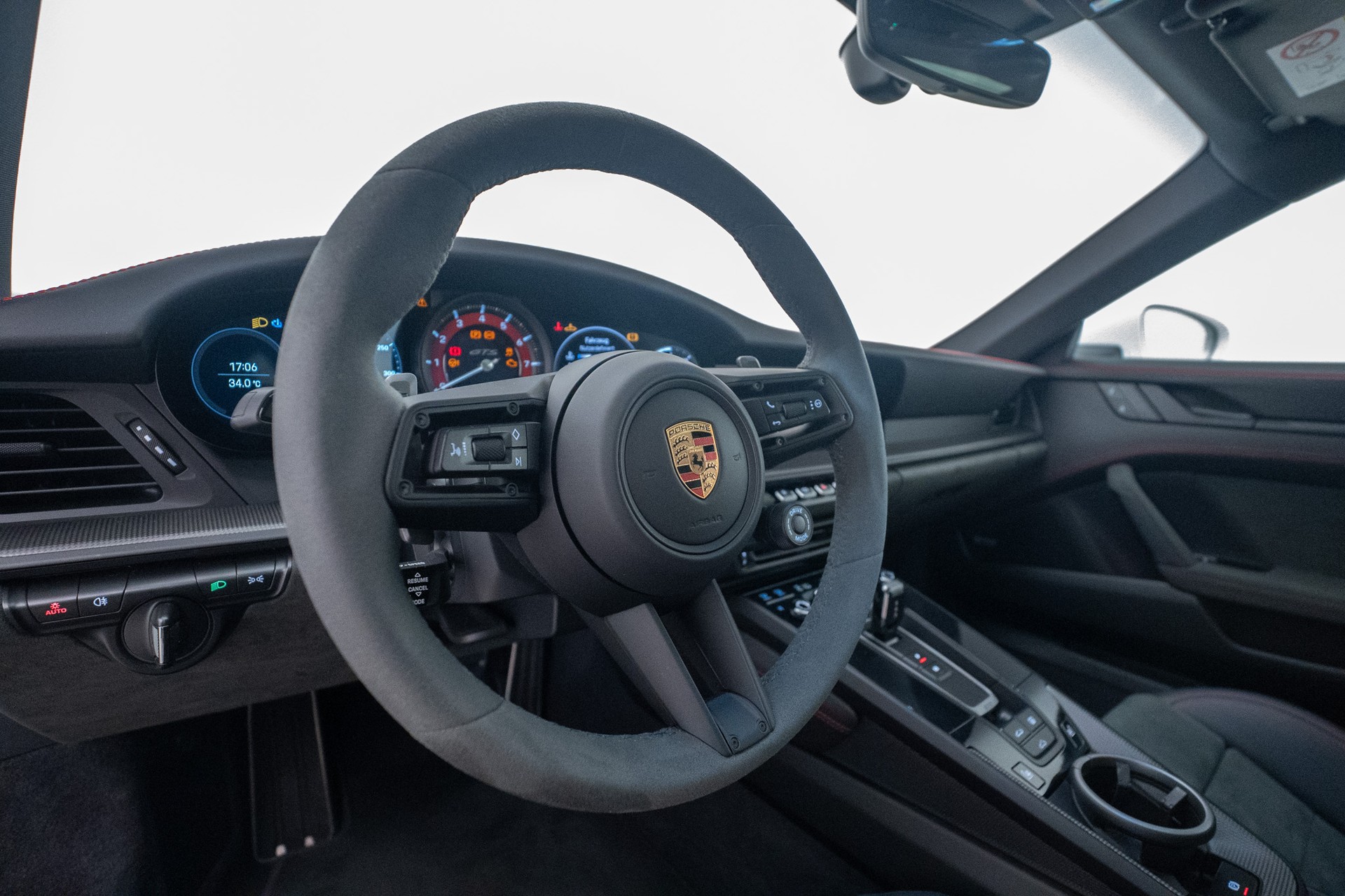 PORSCHE 911 Carrera GTS-image-10