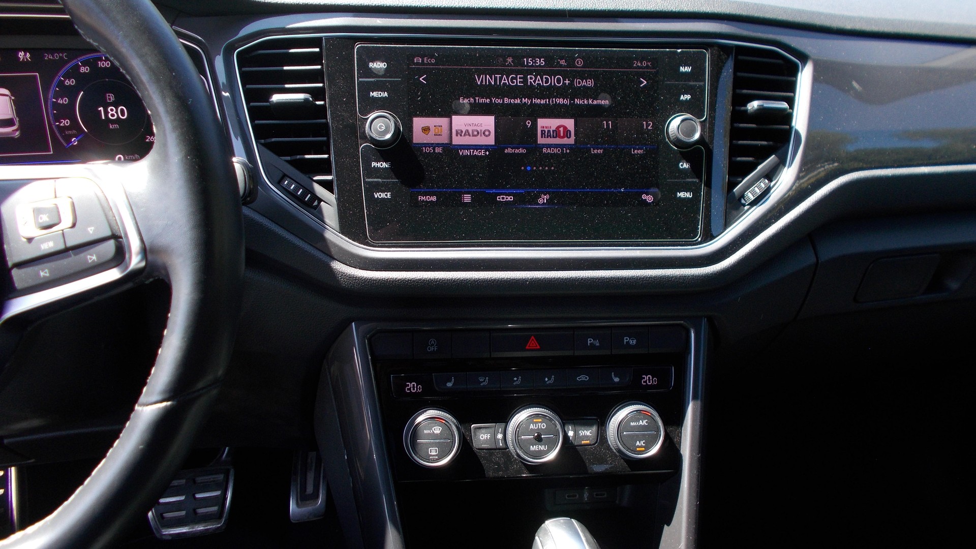 VW T-Roc 2.0 TSI Sport Selection DSG 4Motion-image-13