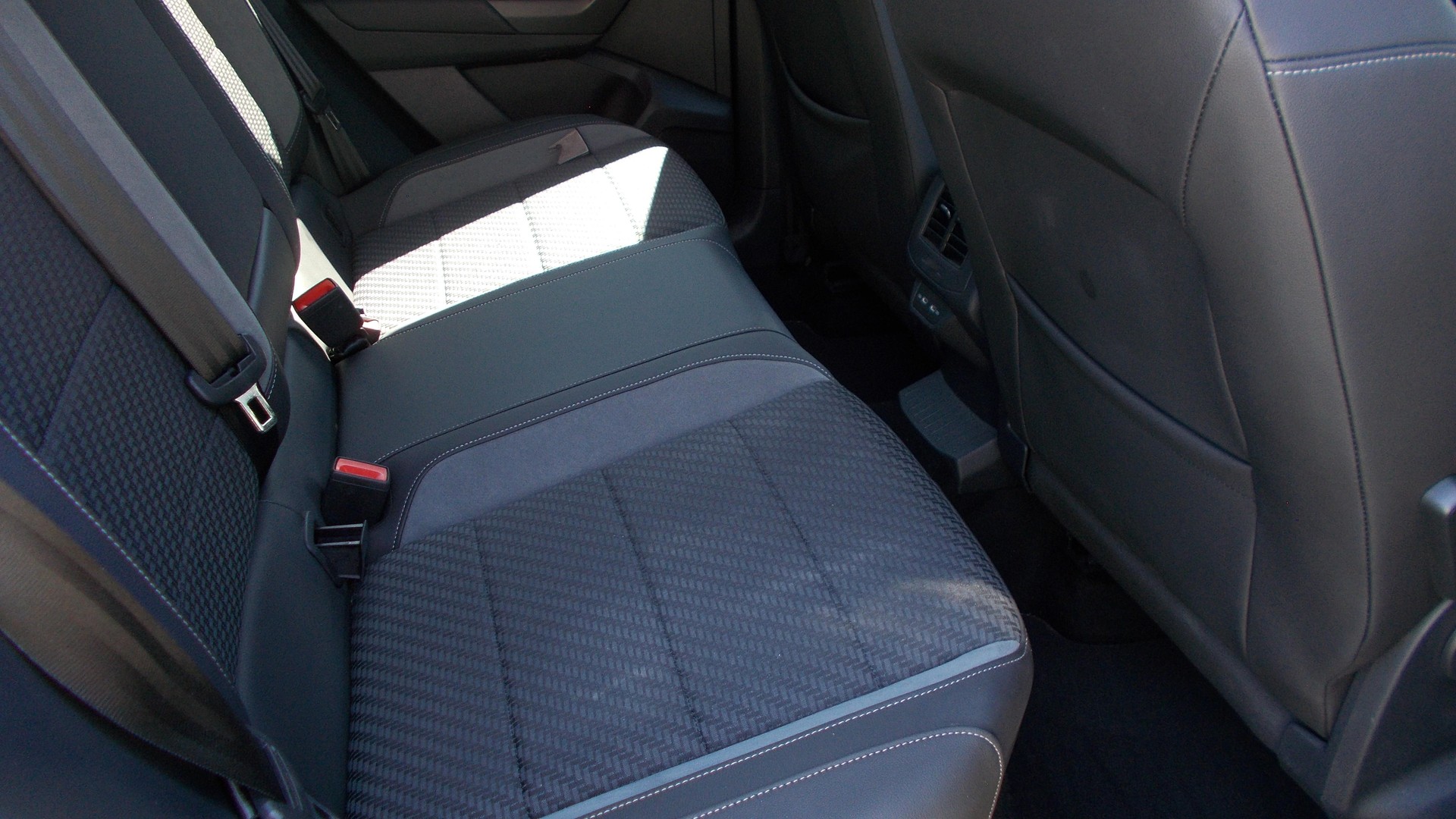 VW T-Roc 2.0 TSI Sport Selection DSG 4Motion-image-7