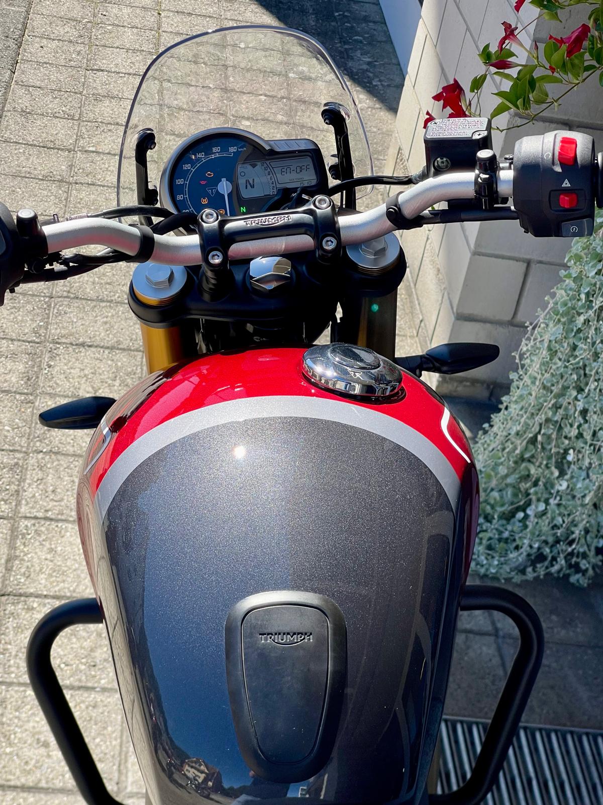 TRIUMPH Speed 400-showroom-element-3