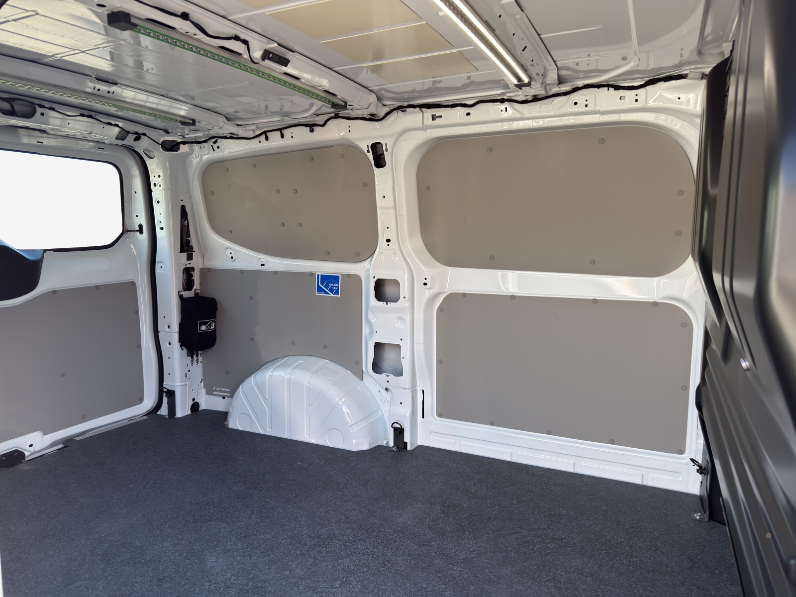 VW e-Transporter 70 kWh-image-11