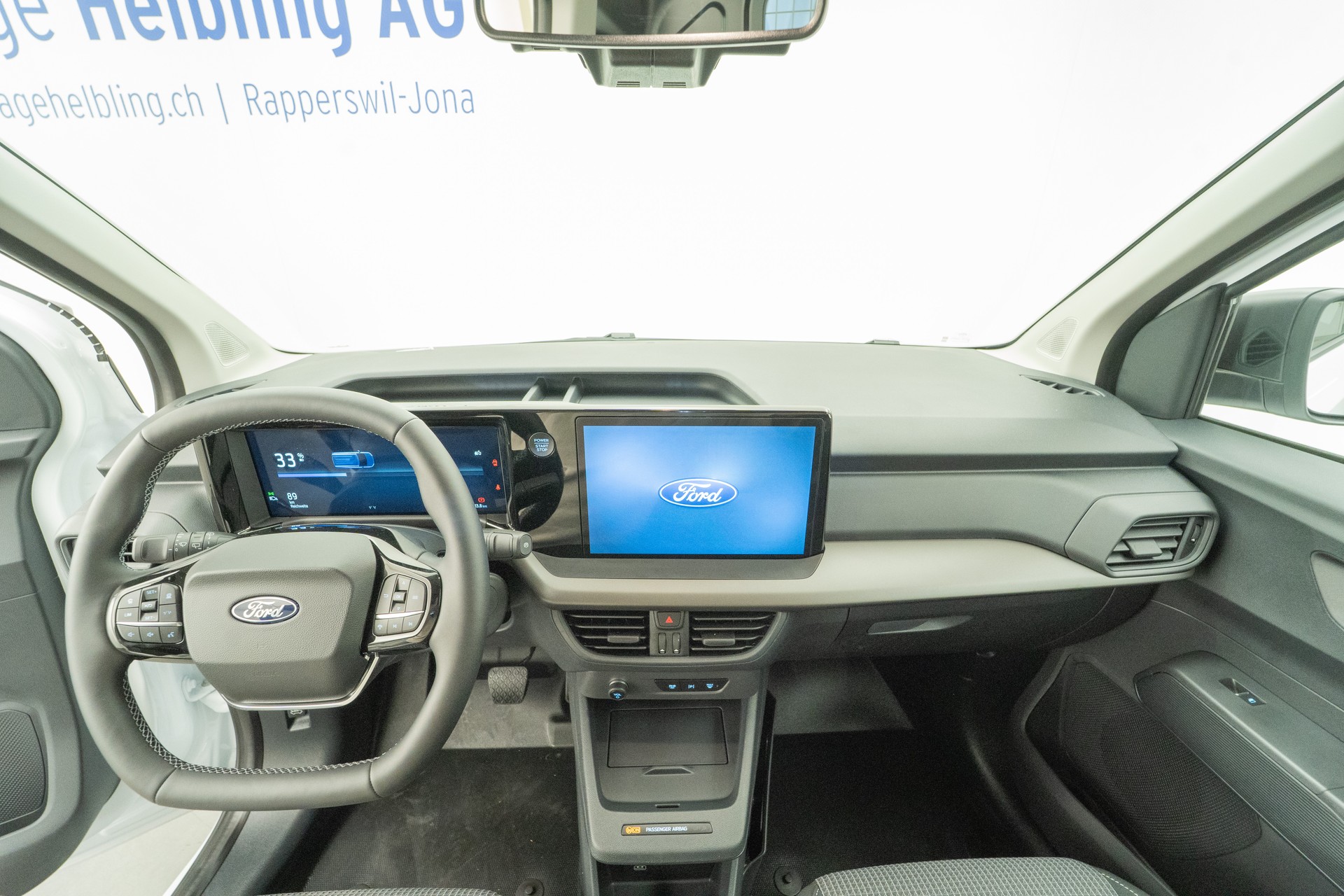 FORD E-Transit Courier Van Trend-image-5