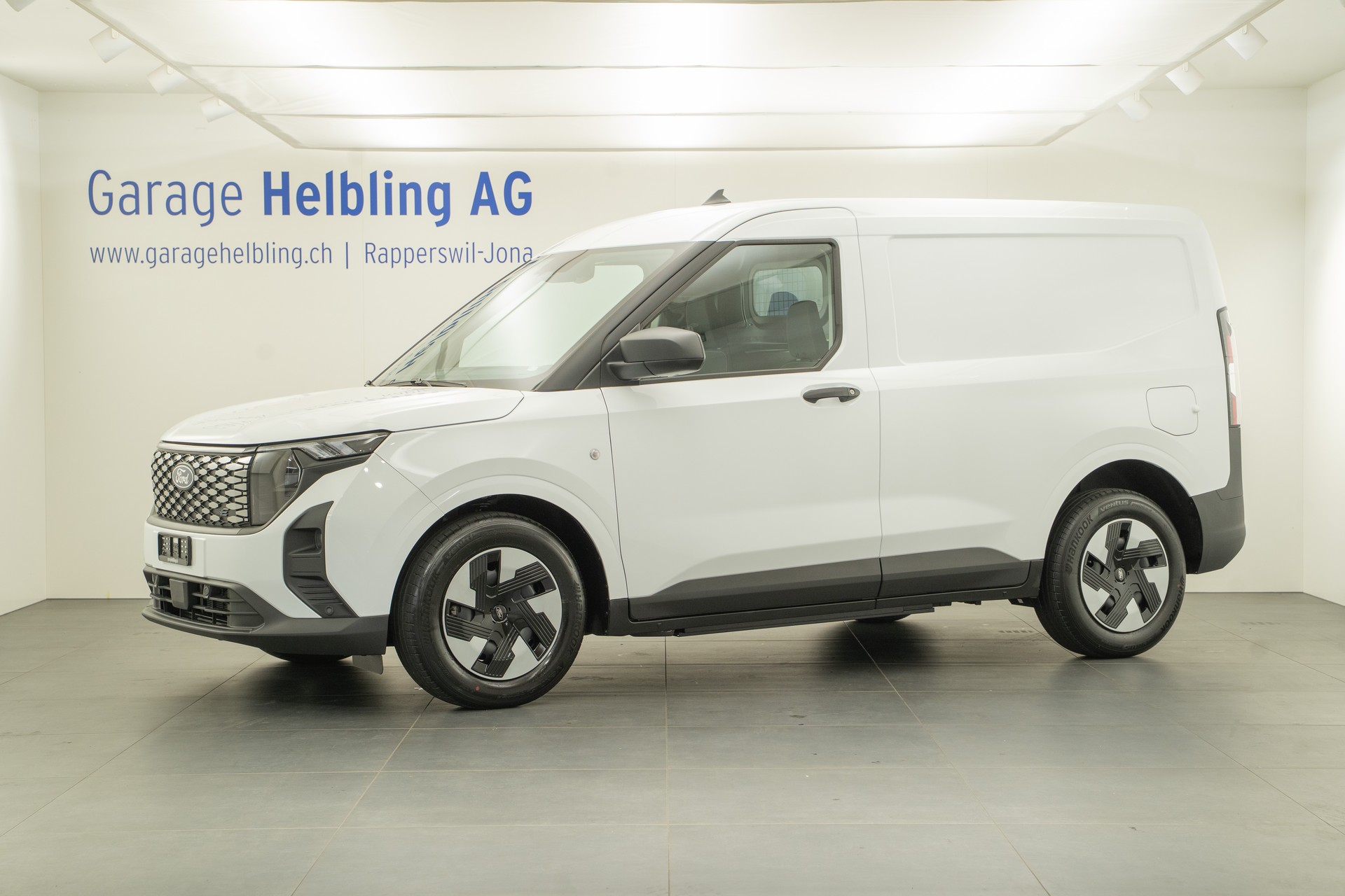 FORD E-Transit Courier Van Trend