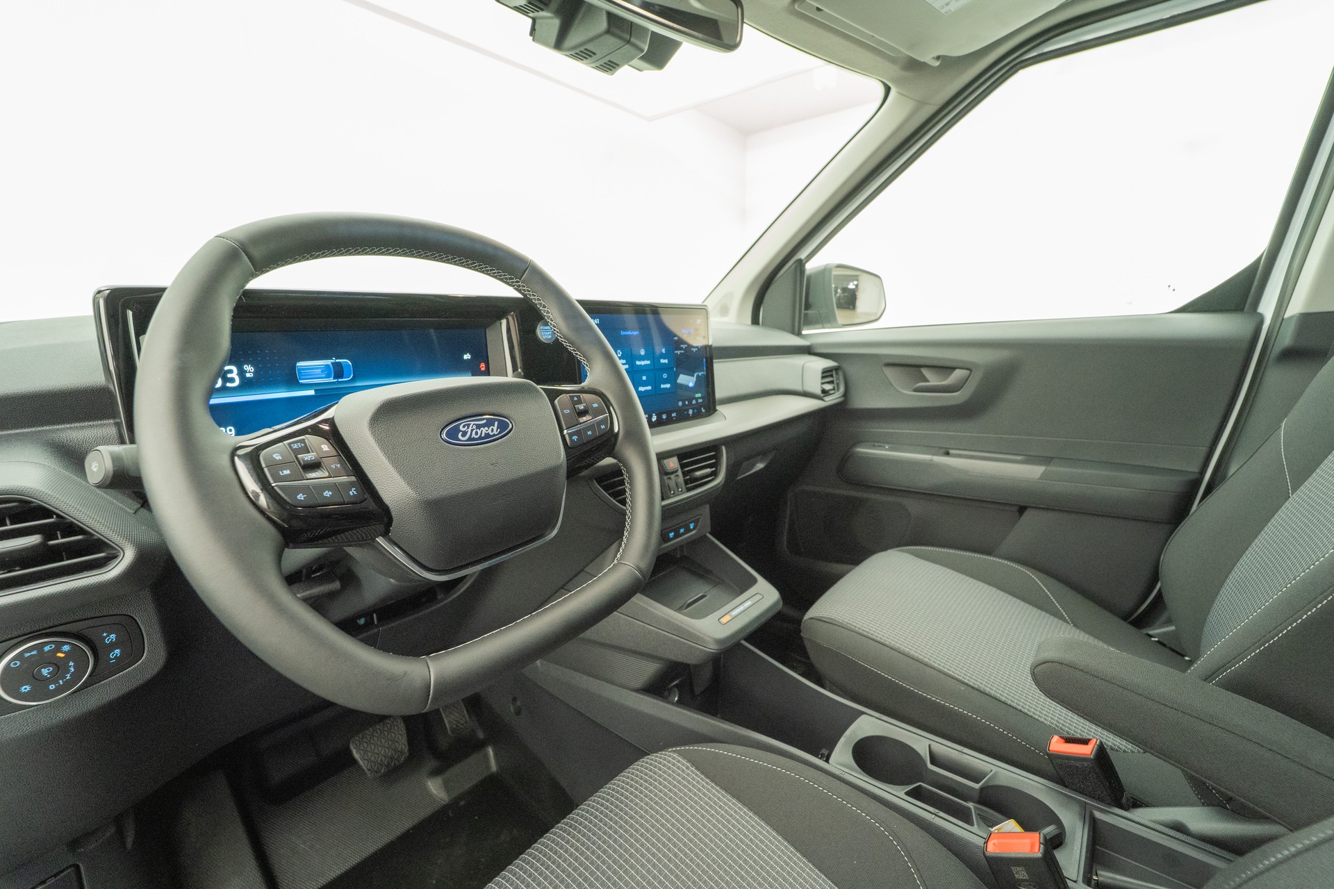 FORD E-Transit Courier Van Trend-image-6