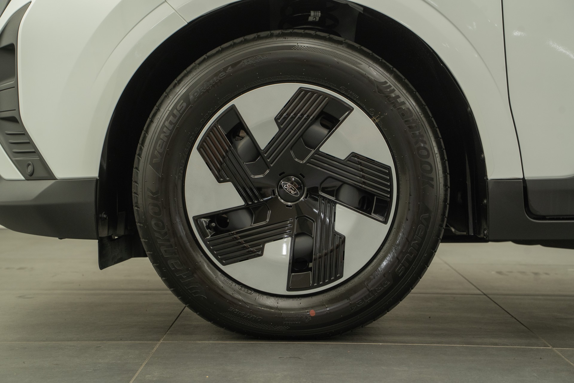 FORD E-Transit Courier Van Trend-image-11