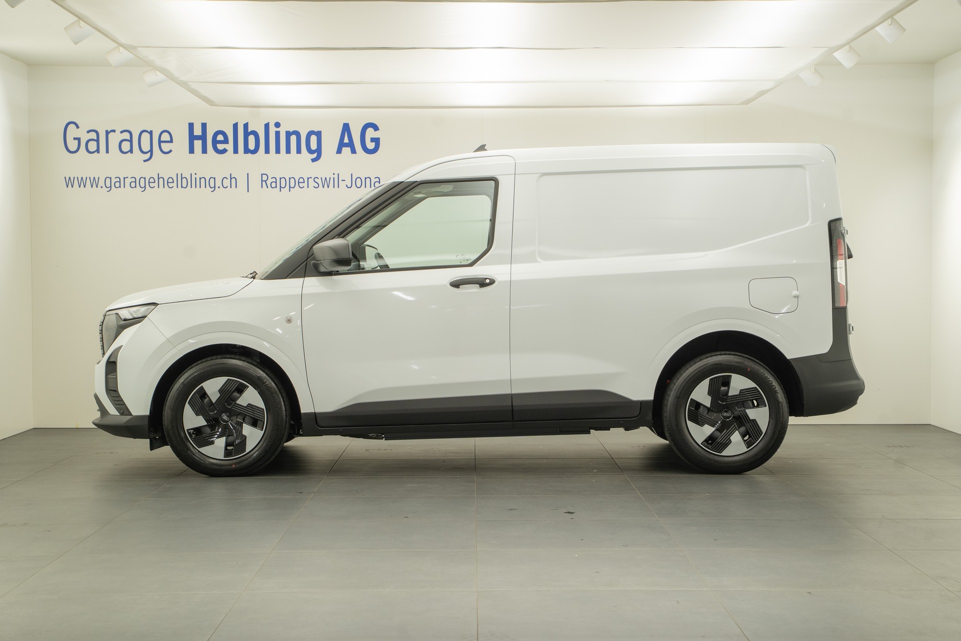 FORD E-Transit Courier Van Trend-showroom-element-2