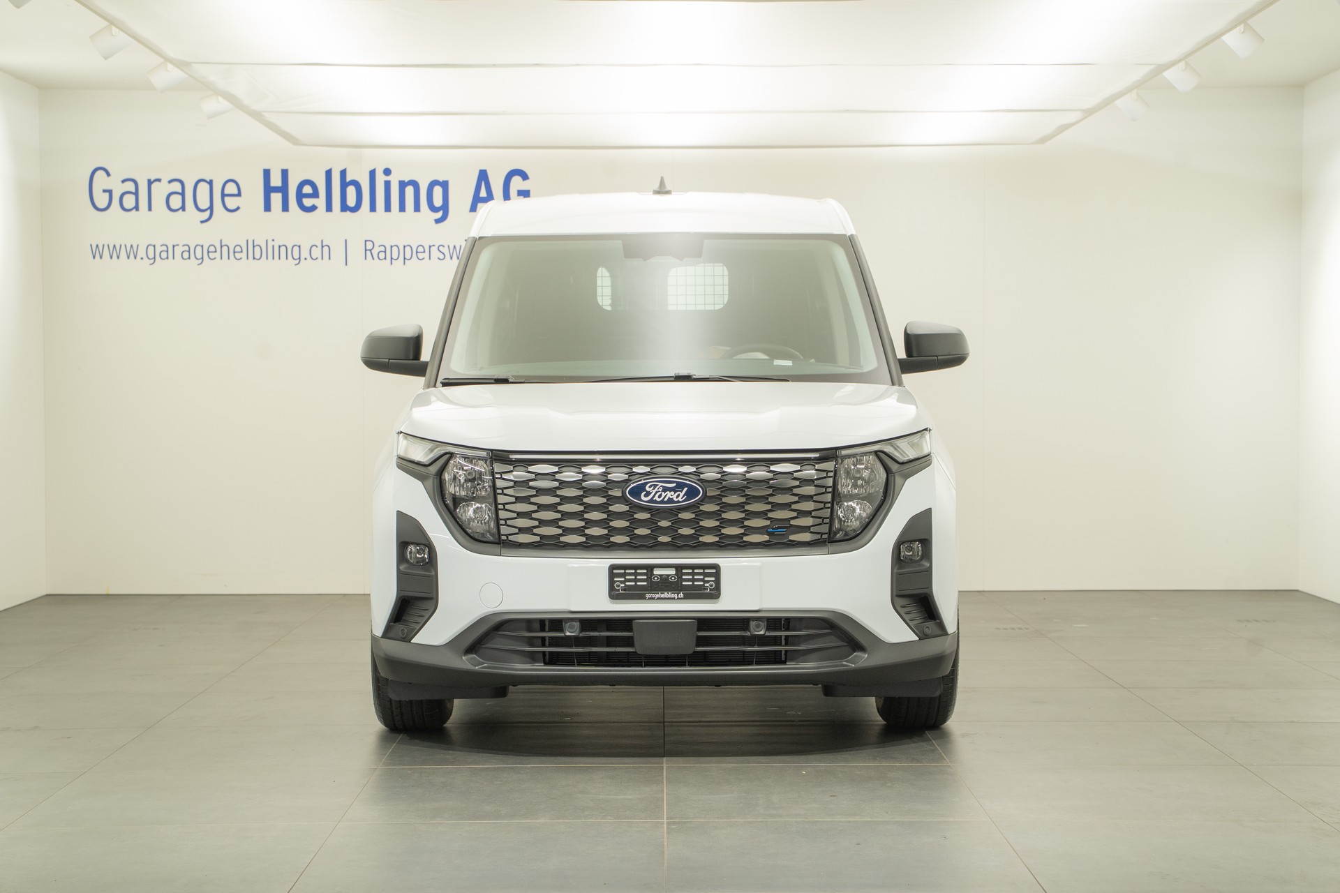 FORD E-Transit Courier Van Trend-showroom-element-1