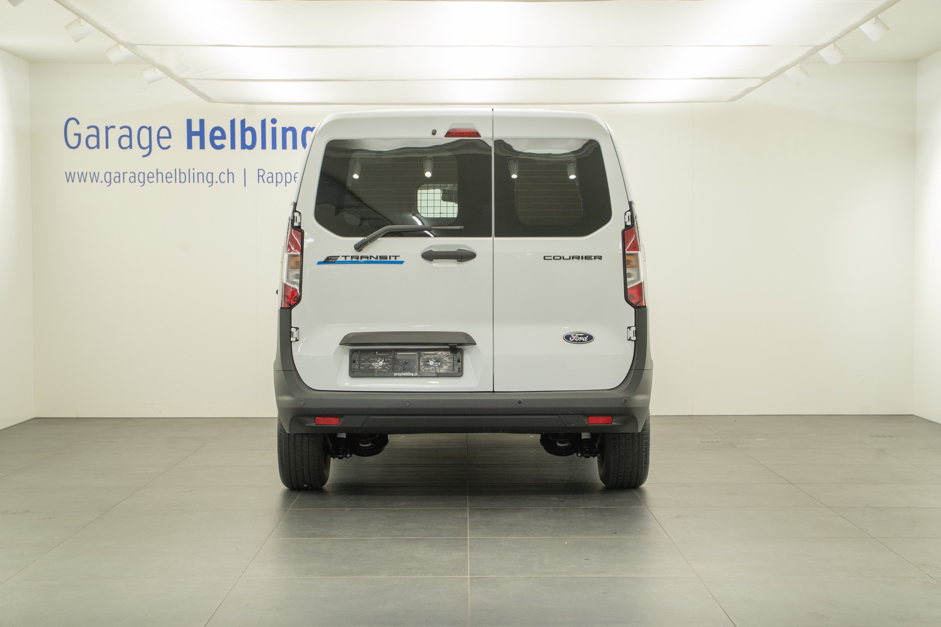 FORD E-Transit Courier Van Trend-showroom-element-3