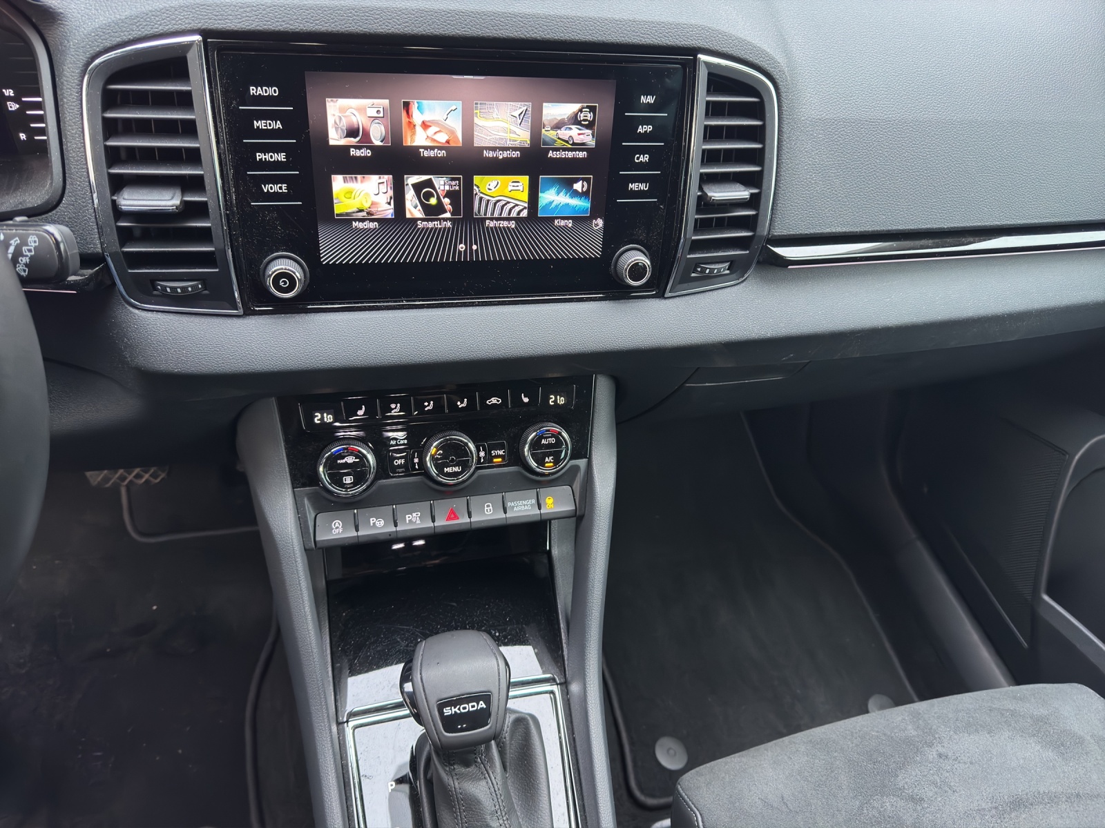 SKODA Karoq 1.5 TSI Selection DSG-image-11