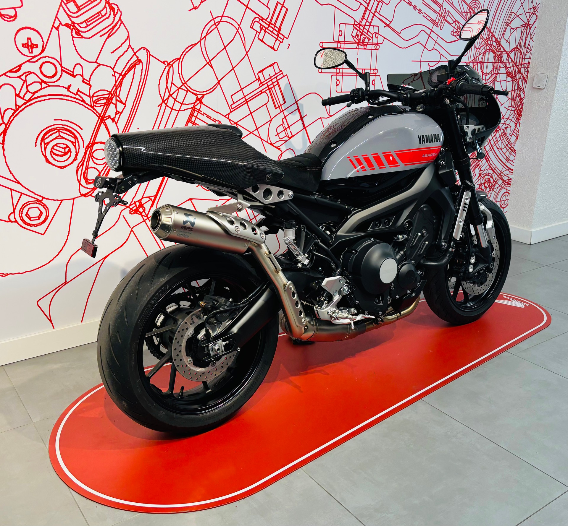 YAMAHA XSR 900 Abarth-showroom-element-3
