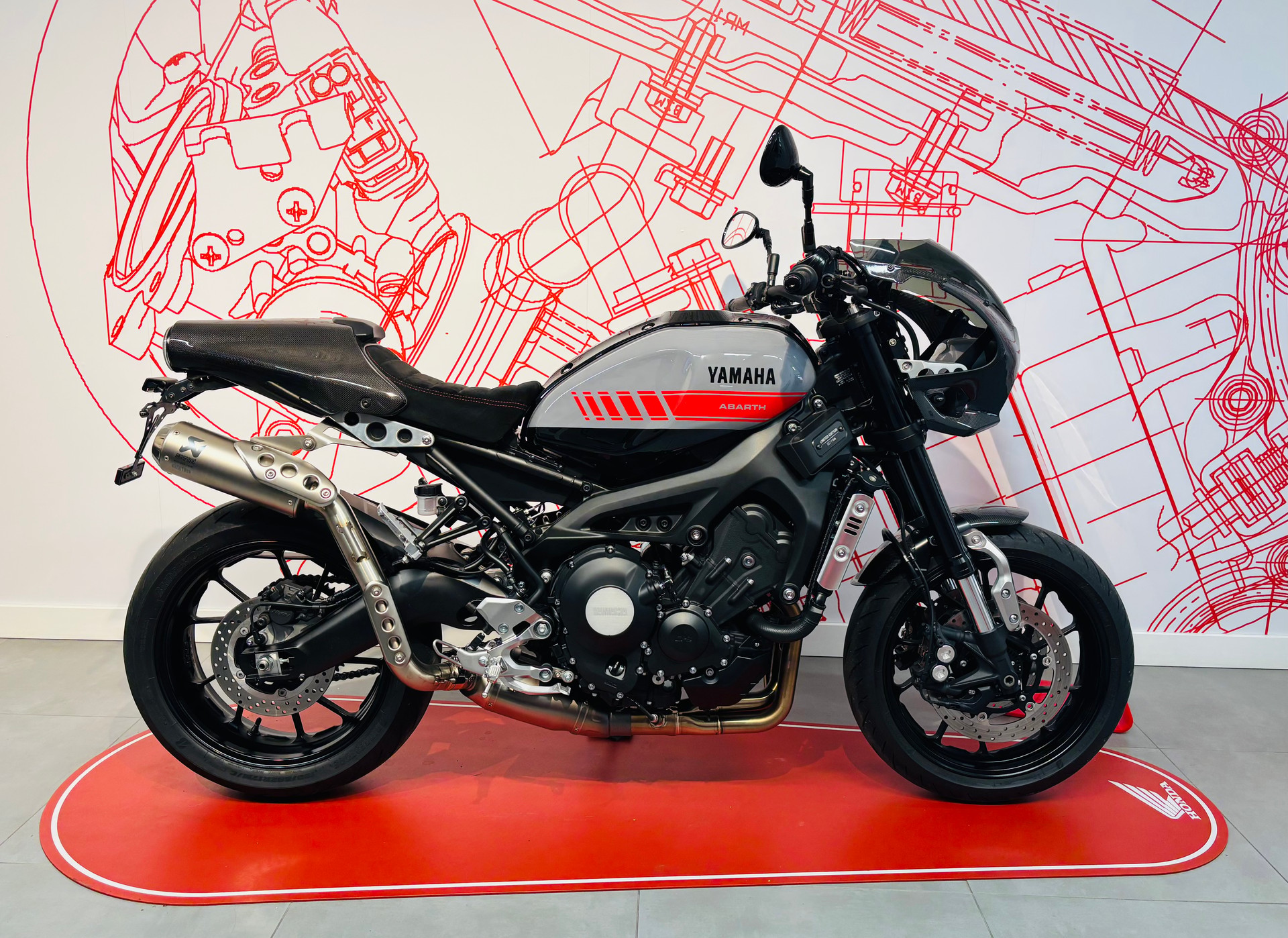 YAMAHA XSR 900 Abarth-showroom-element-1