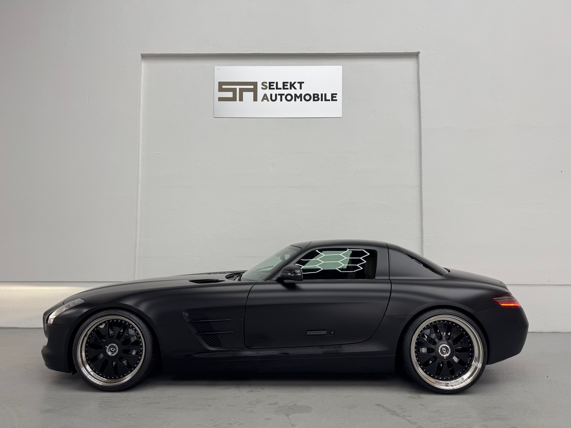 MERCEDES-BENZ SLS 63 AMG Speedshift-image-4