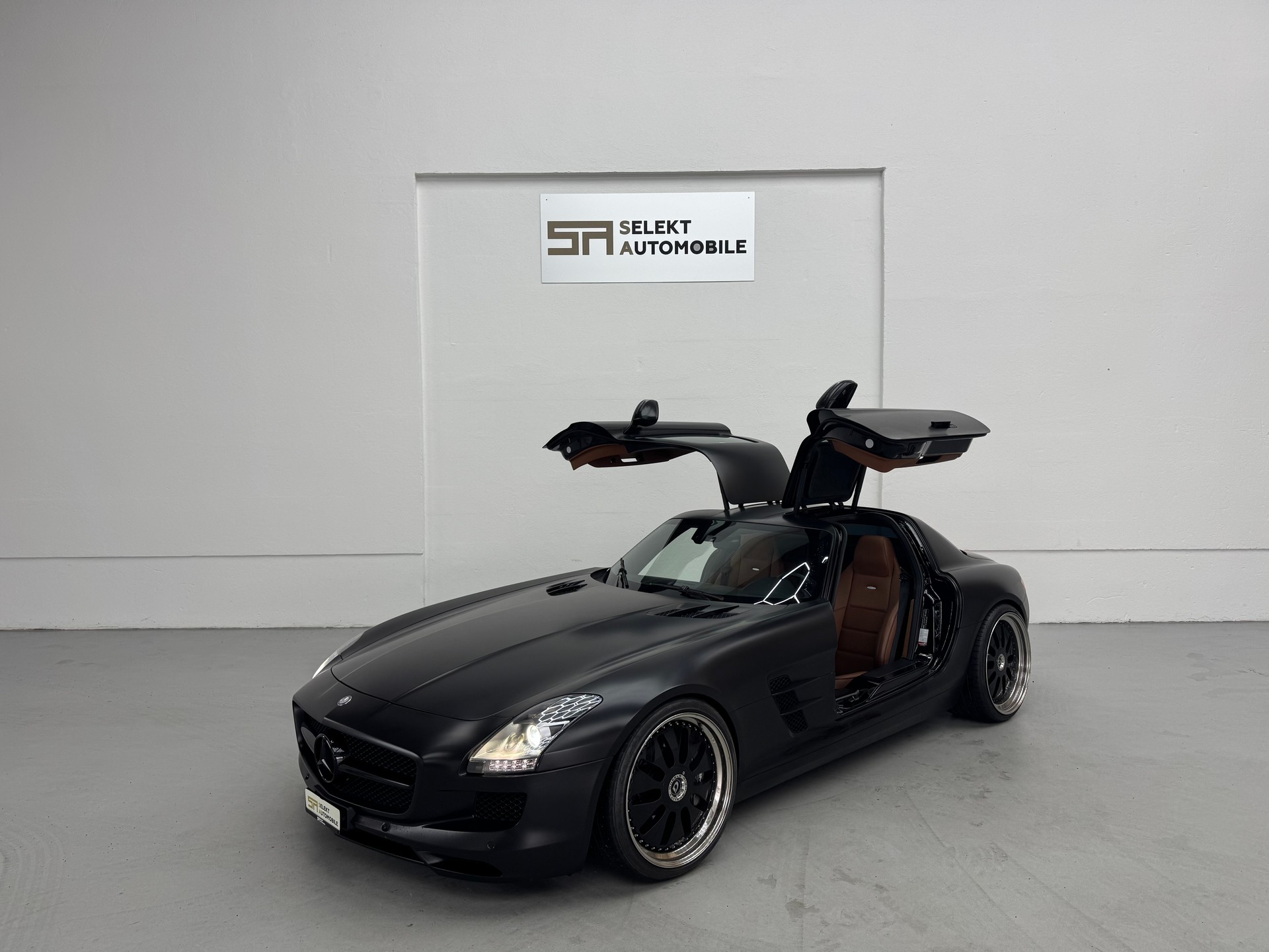 MERCEDES-BENZ SLS 63 AMG Speedshift-image-2