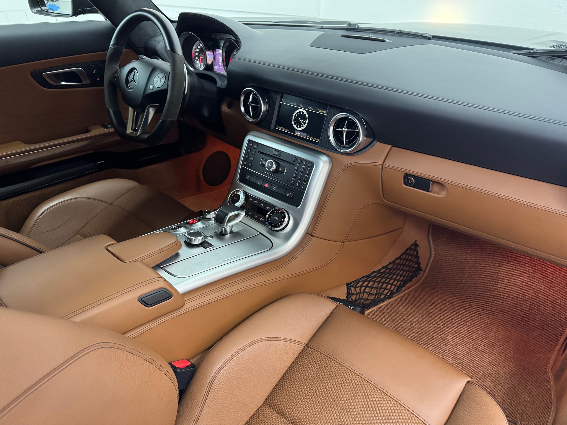 MERCEDES-BENZ SLS 63 AMG Speedshift-image-14