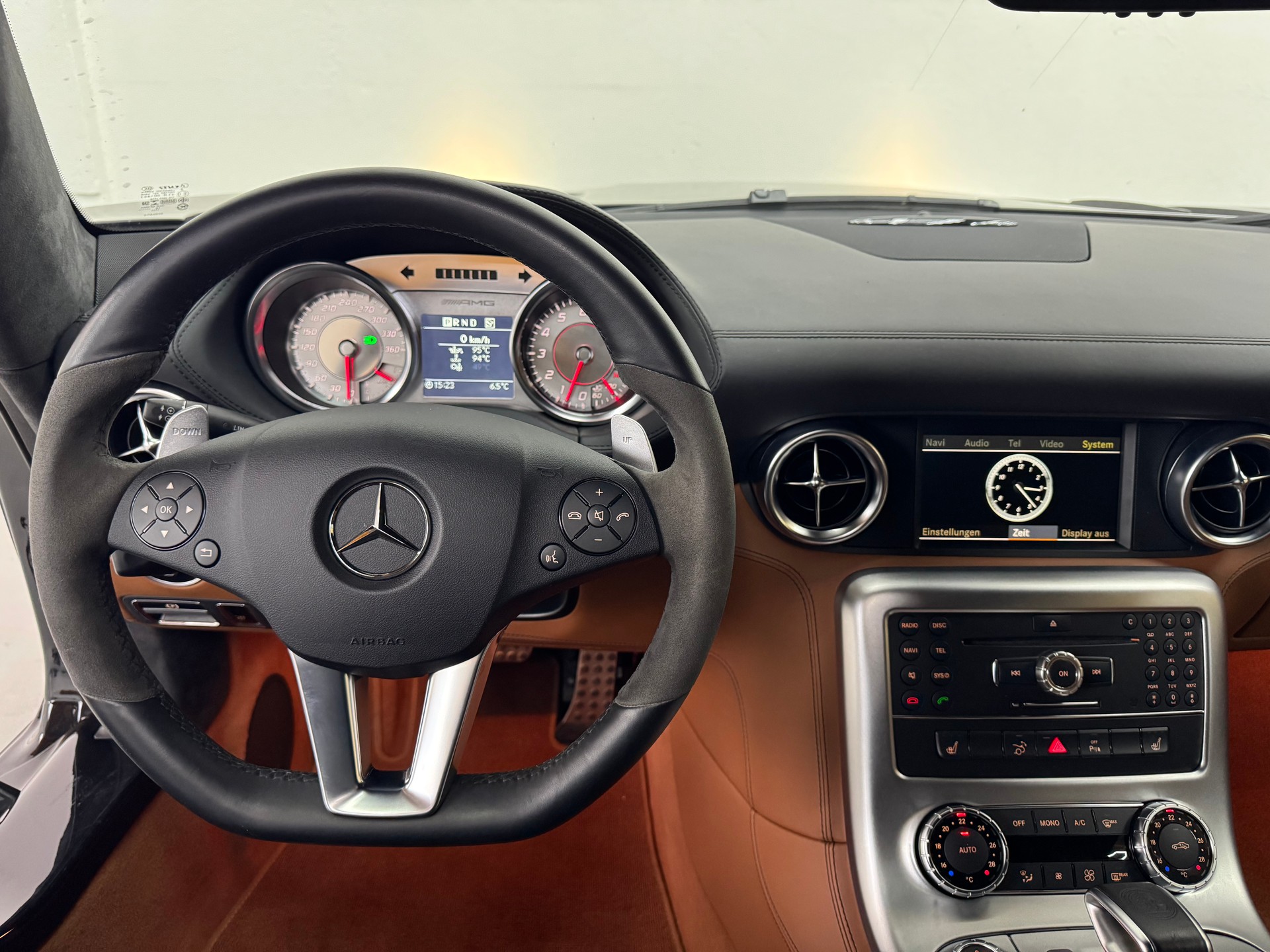 MERCEDES-BENZ SLS 63 AMG Speedshift-image-18