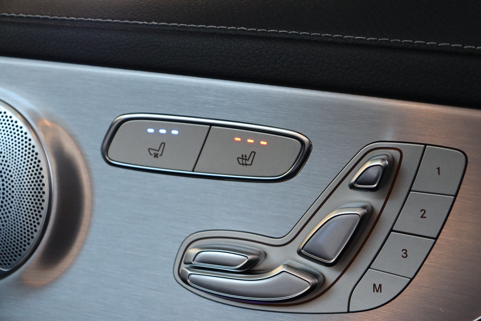 MERCEDES-BENZ C 63 S AMG 9G-TRONIC ** AERODYNAMIK-PAKET ** CABRON INTERIOR & EXTERIOR ** BURMESTER ** CH-FAHRZEUG **-image-22