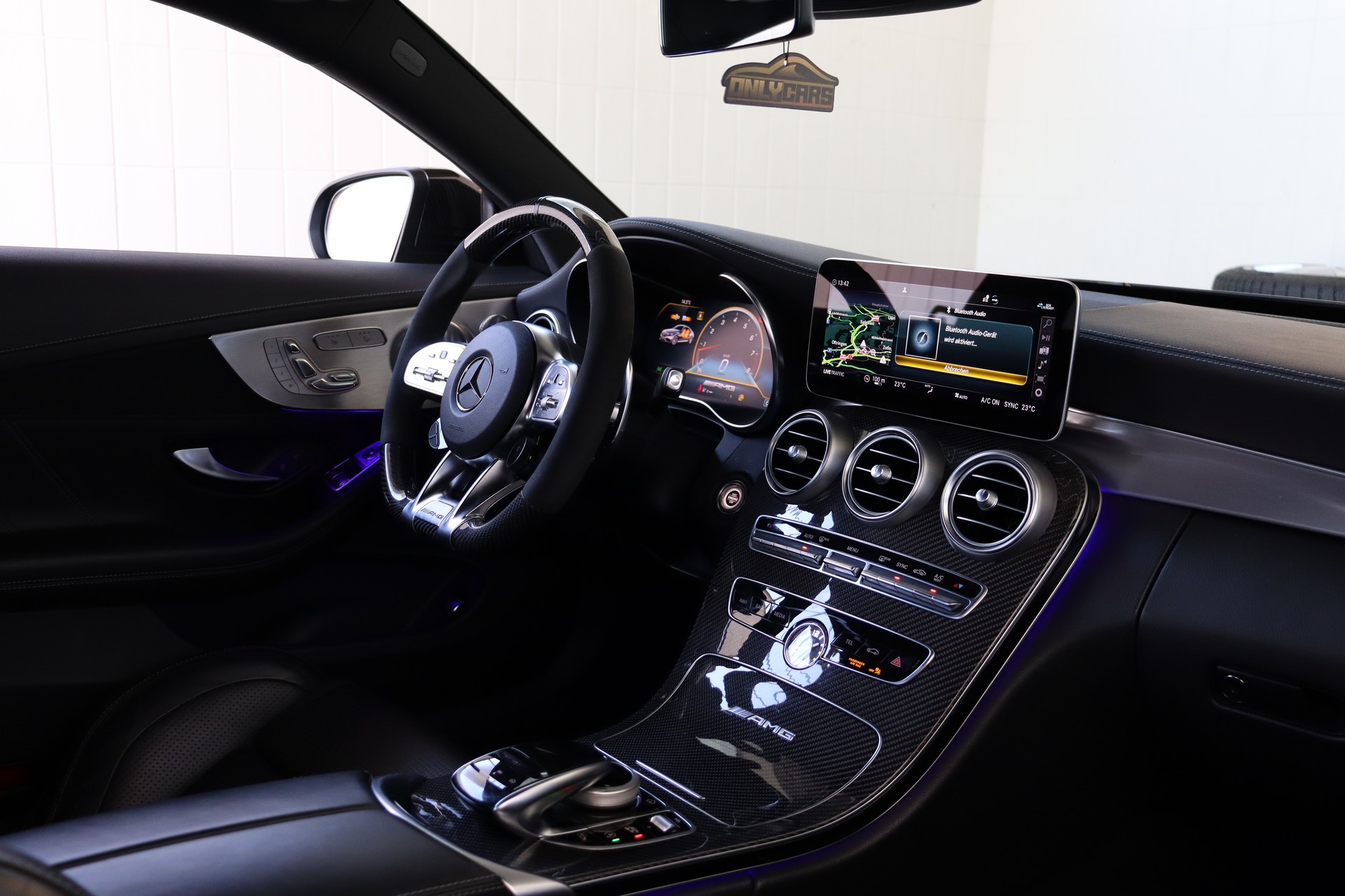 MERCEDES-BENZ C 63 S AMG 9G-TRONIC ** AERODYNAMIK-PAKET ** CABRON INTERIOR & EXTERIOR ** BURMESTER ** CH-FAHRZEUG **-image-15
