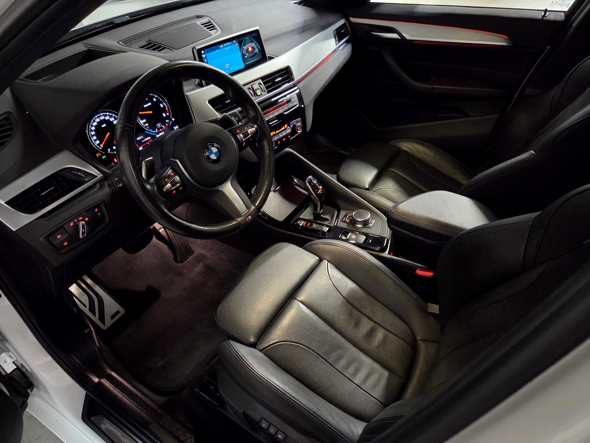 BMW X1 20d xDrive M-Sport-showroom-element-3