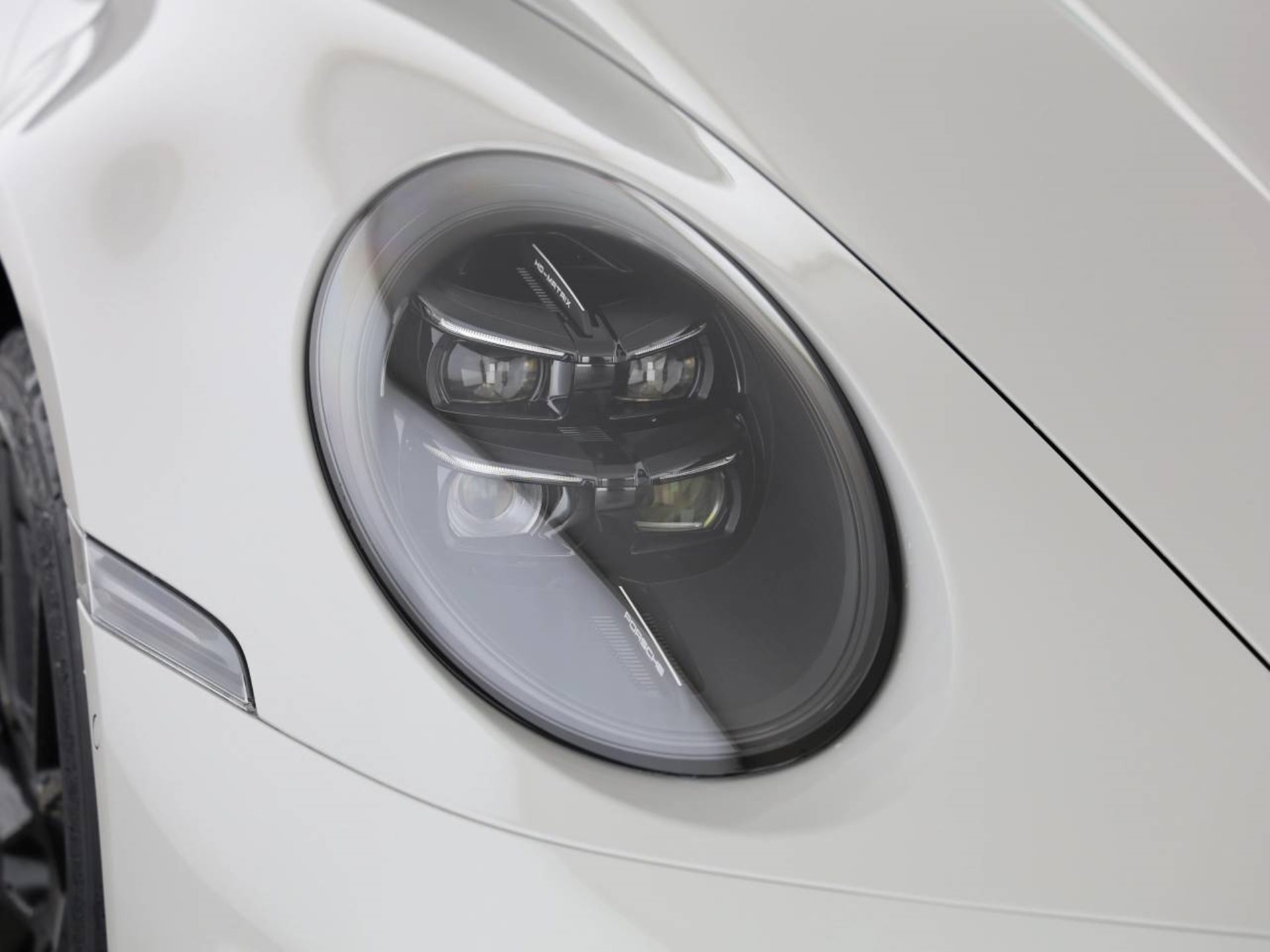 PORSCHE 911 Carrera 4S Cabriolet-image-9