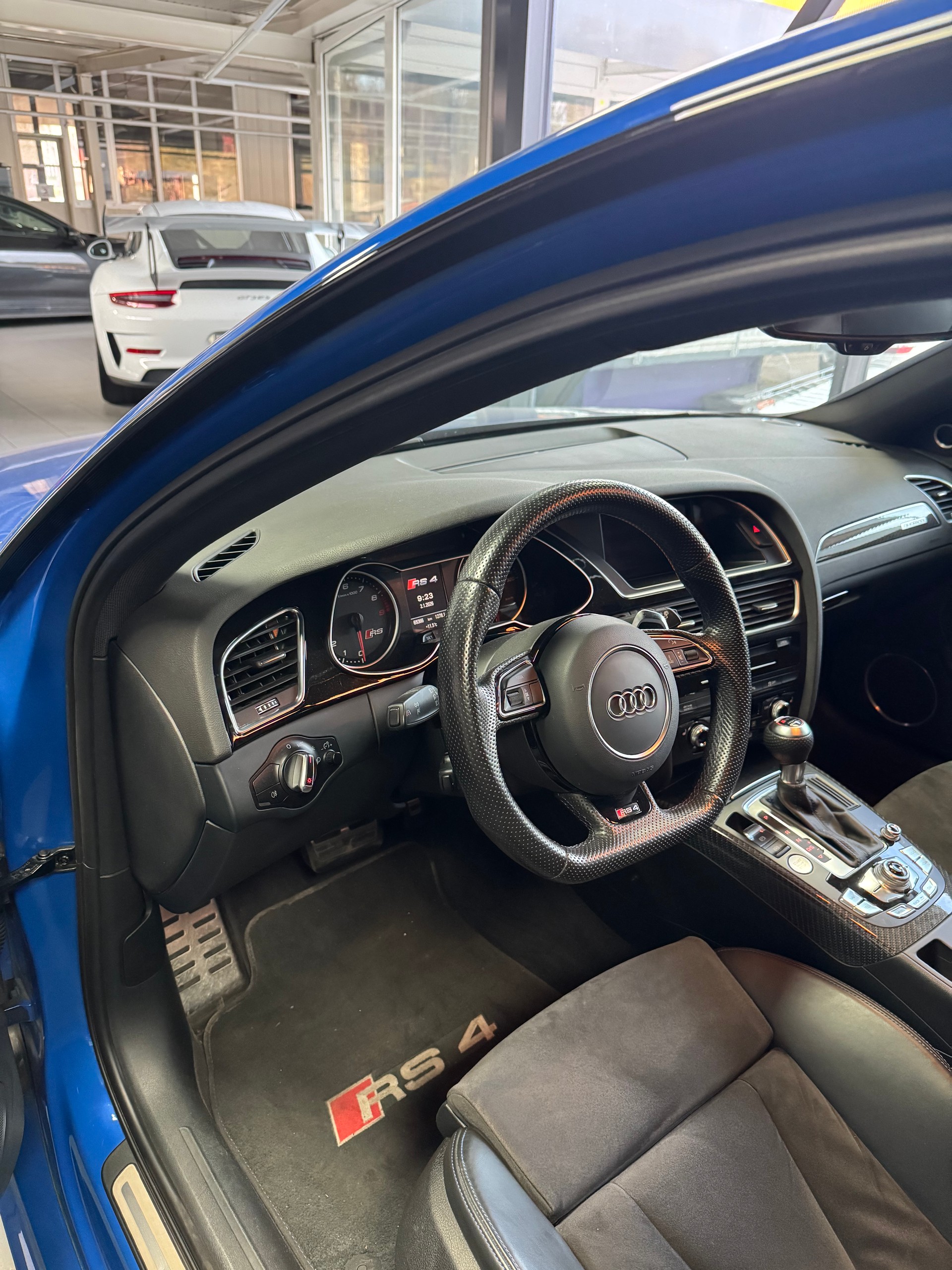 AUDI RS4 Avant 4.2 FSI V8 quattro S-tronic-image-6