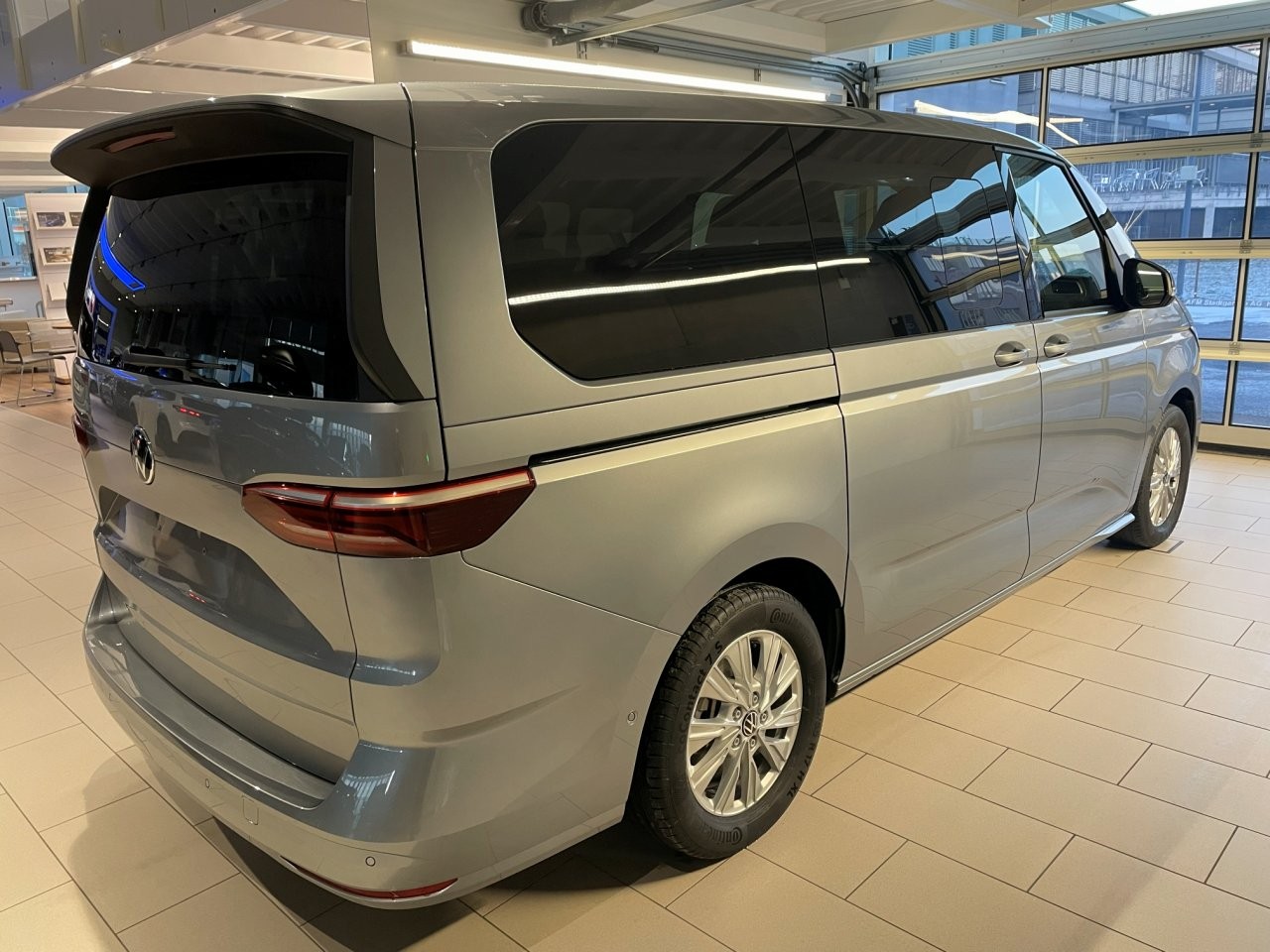 VW Multivan 2.0 TDI Liberty DSG Lang-image-1