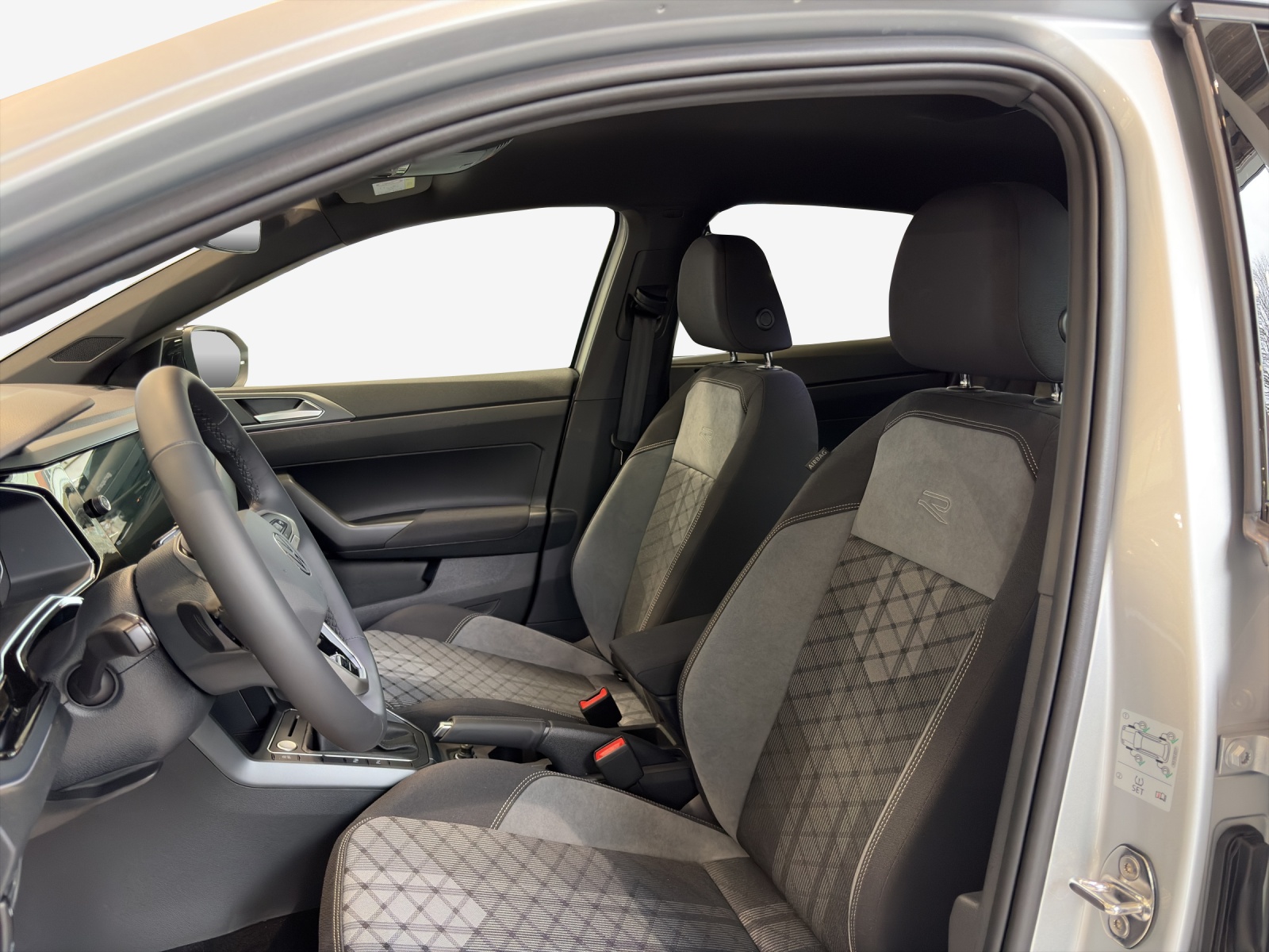 VW Taigo 1.0 TSI R-Line DSG-image-12