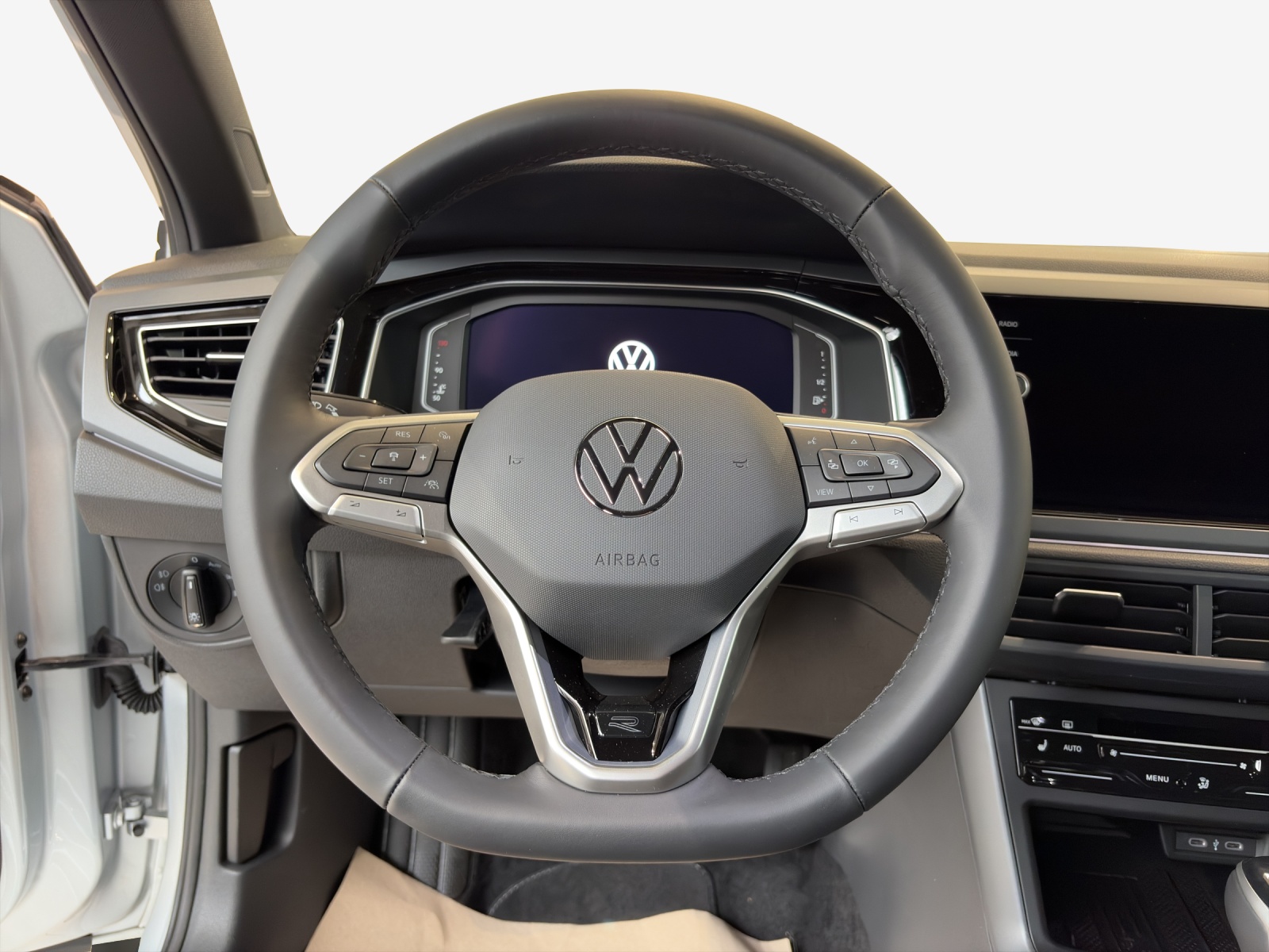 VW Taigo 1.0 TSI R-Line DSG-image-8