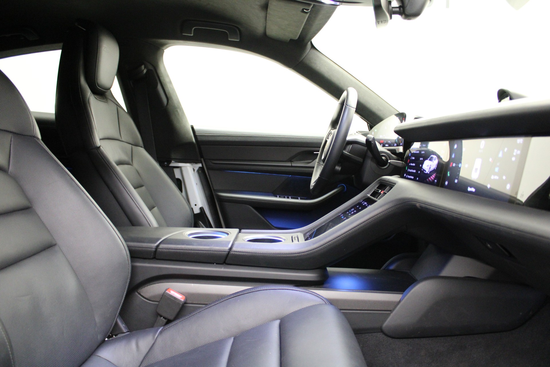 PORSCHE Taycan Turbo S-image-6