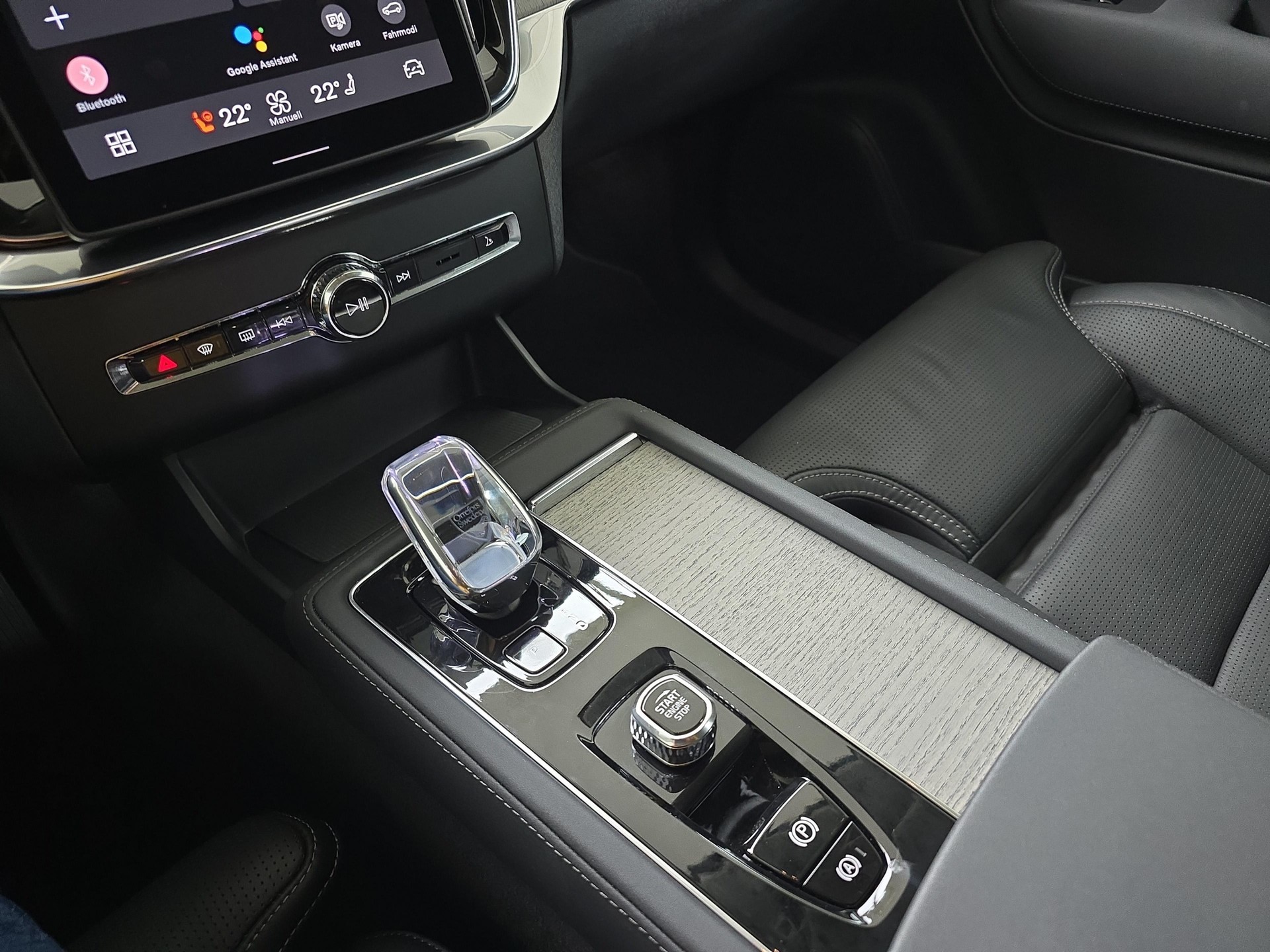 VOLVO XC90 2.0 B5 MH Plus Bright AWD-image-13