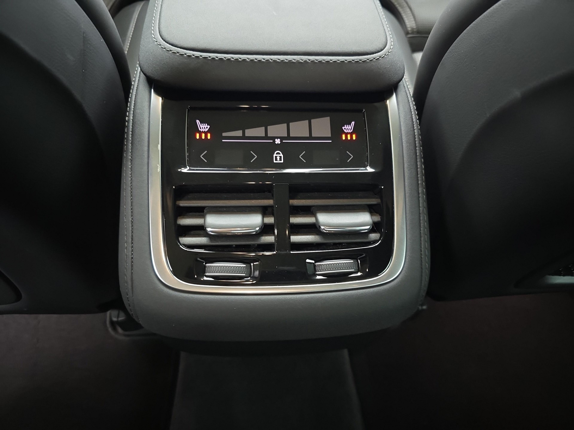 VOLVO XC90 2.0 B5 MH Plus Bright AWD-image-16