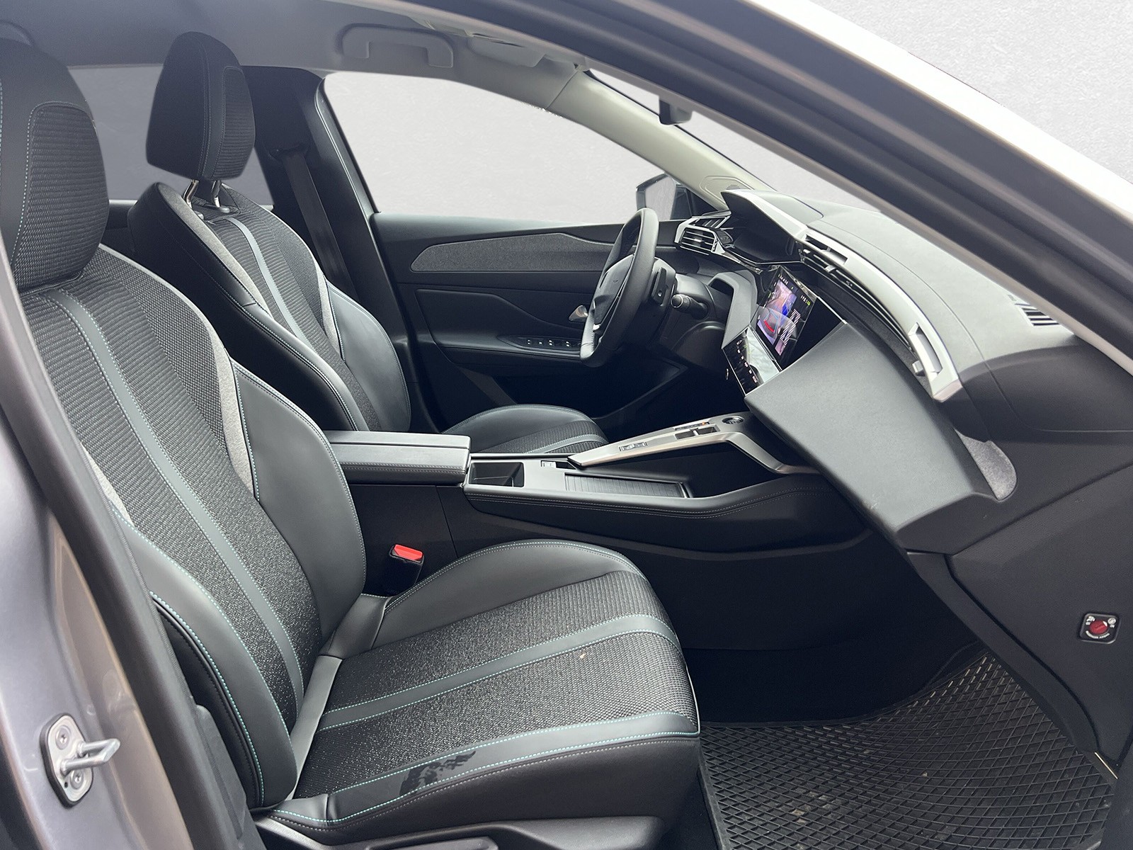 PEUGEOT 308 SW 1.2 PureTech Allure-image-8