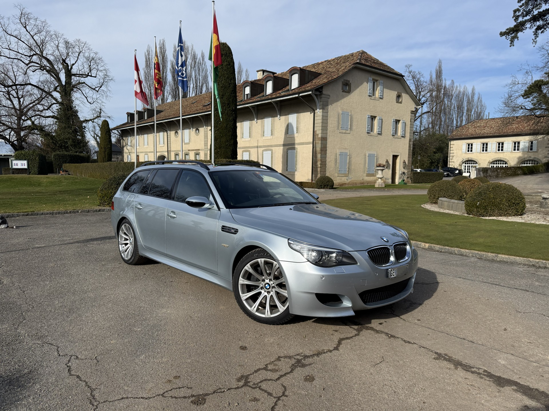 BMW M5 Touring-image-1